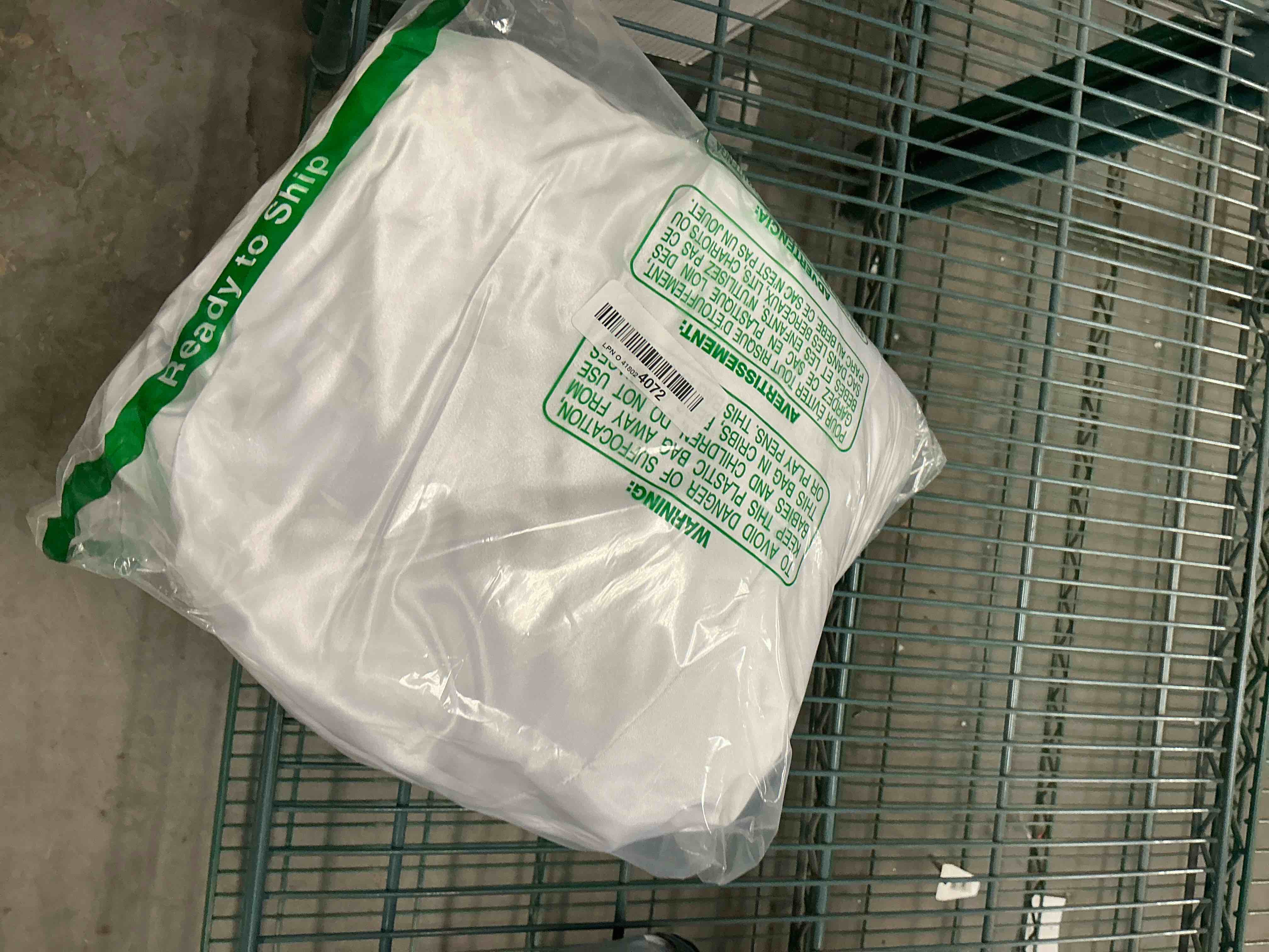 Condition photo showing Good Condition for Women Wedding Cape Hooded Cloak For Bride Lace Applique Cathedral Cape White Medium