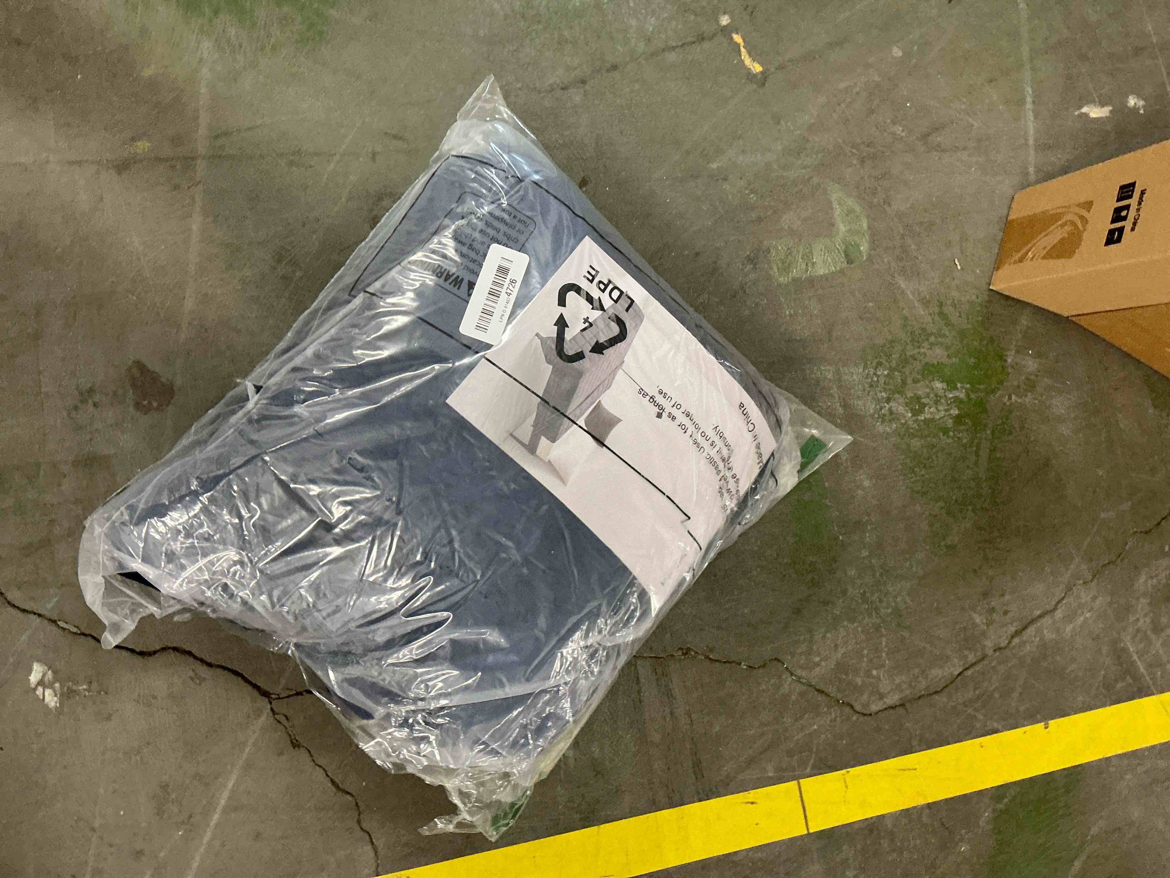 Condition photo showing Good Condition for YnM Fuzzy Duvet Cover for Weighted Blankets (Navy Blue, 60''x80'') 60''x80'' Duvet Cover Removable Cover Navy Blue