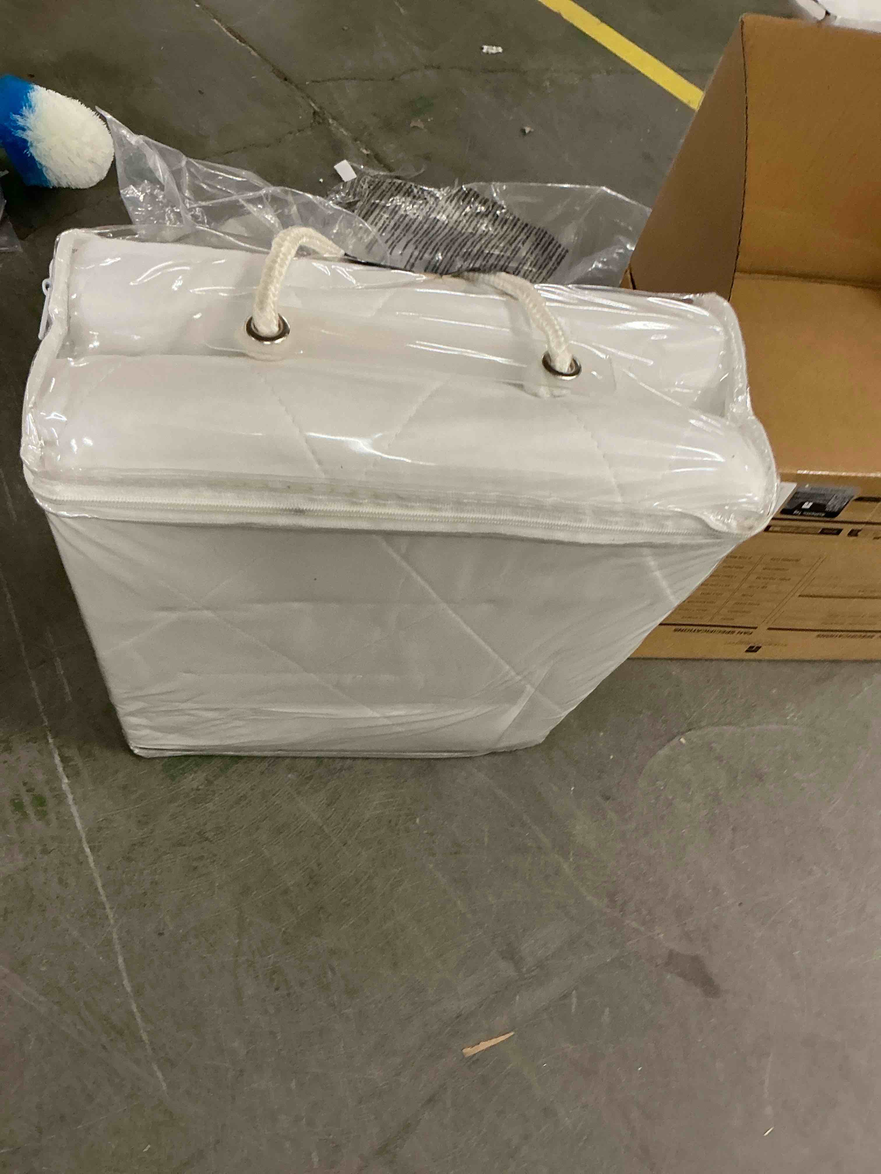 Condition photo showing Good Condition for Coop Home Goods Waterproof Four Layer Bed Underpad for Incontinence, King, Washable Mattress Pad, Reusable Waterproof Mattress Cover, Bed Pads for Adults, Seniors, Children, Pets, King (78x39.5)