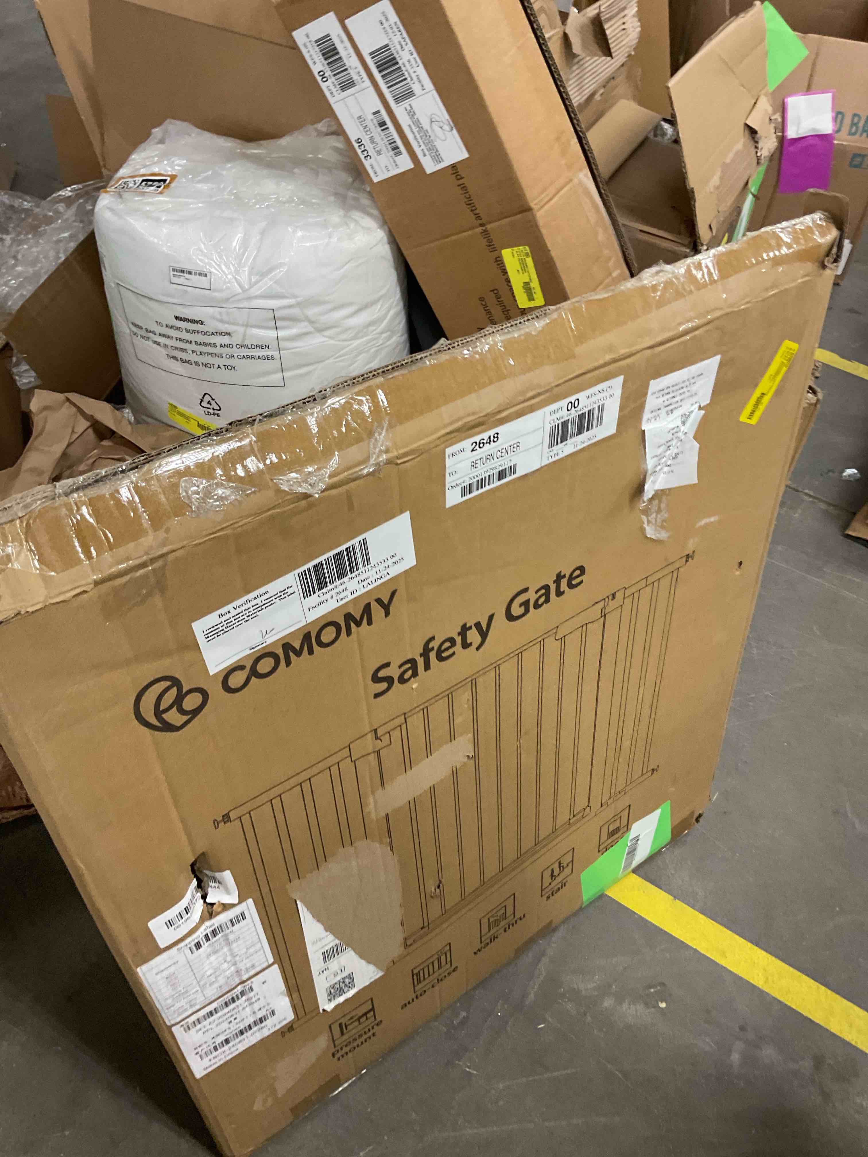 Condition photo showing Good Condition for 29.5-51.6'' Extra Wide Baby Gate, Caveen 30''H Safety Doorway Gates Pressure Mounted,Black