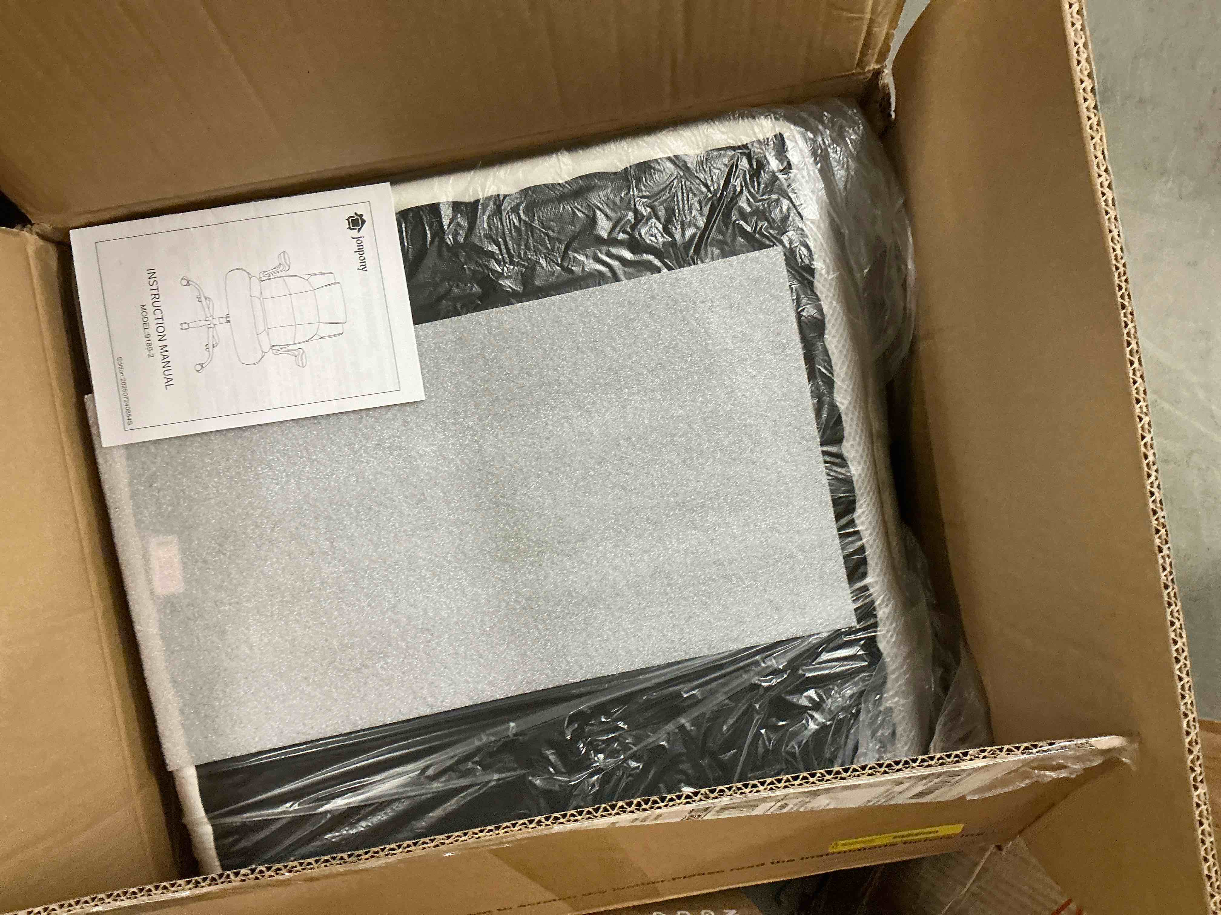 Condition photo showing New/Like New for JonPonY XL-9189-WHITE Big & Tall 400LBS Wide Seat Ergonomic Computer Desk Chair,