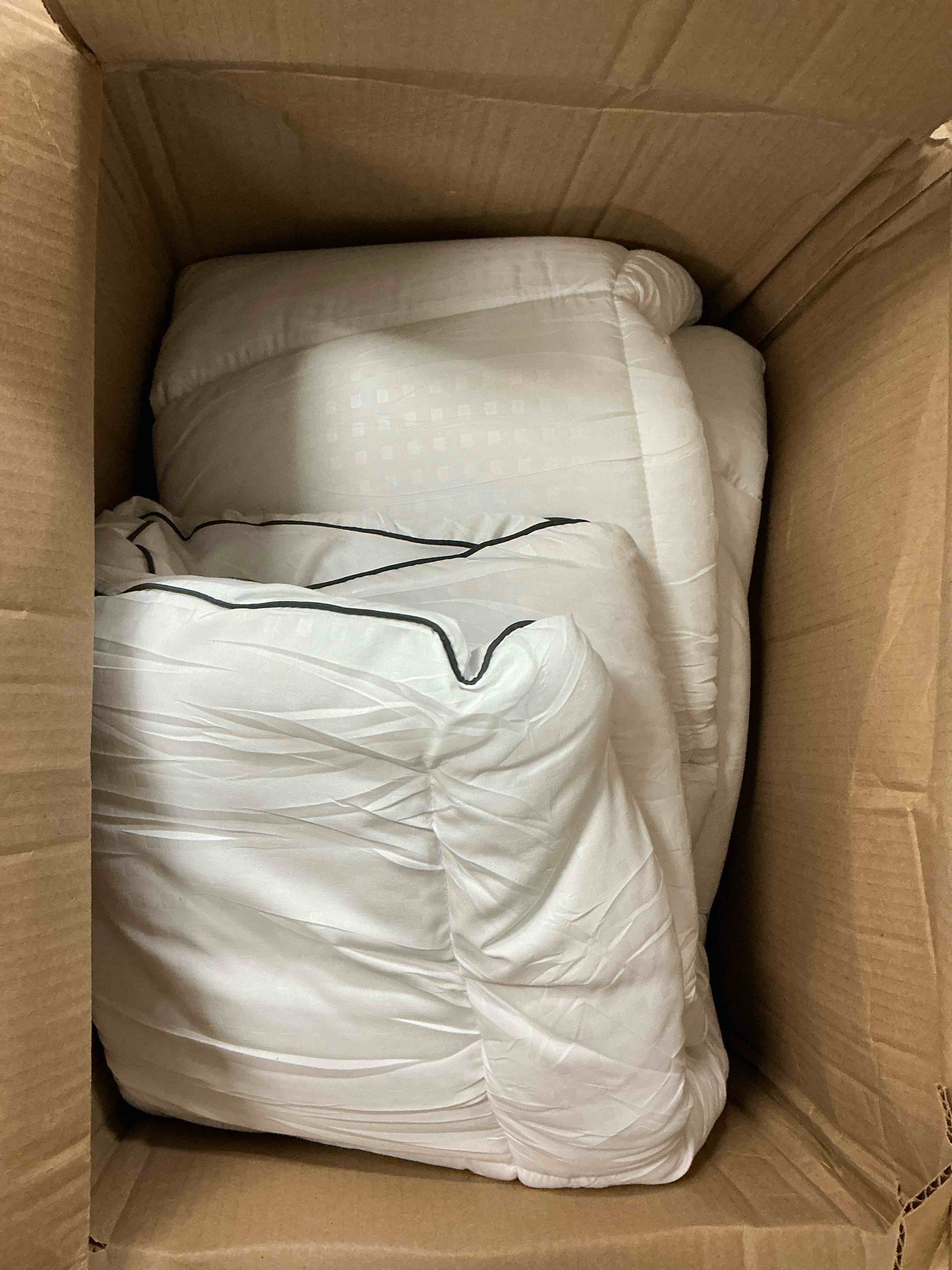 Condition photo showing Good Condition for JUSTLET Extra Thick Full Mattress Topper  Cooling Mattress Pad Cover  2  Mattress Topper with 8-21 Inch Deep Pocket Soft Comfortable Breathable  White