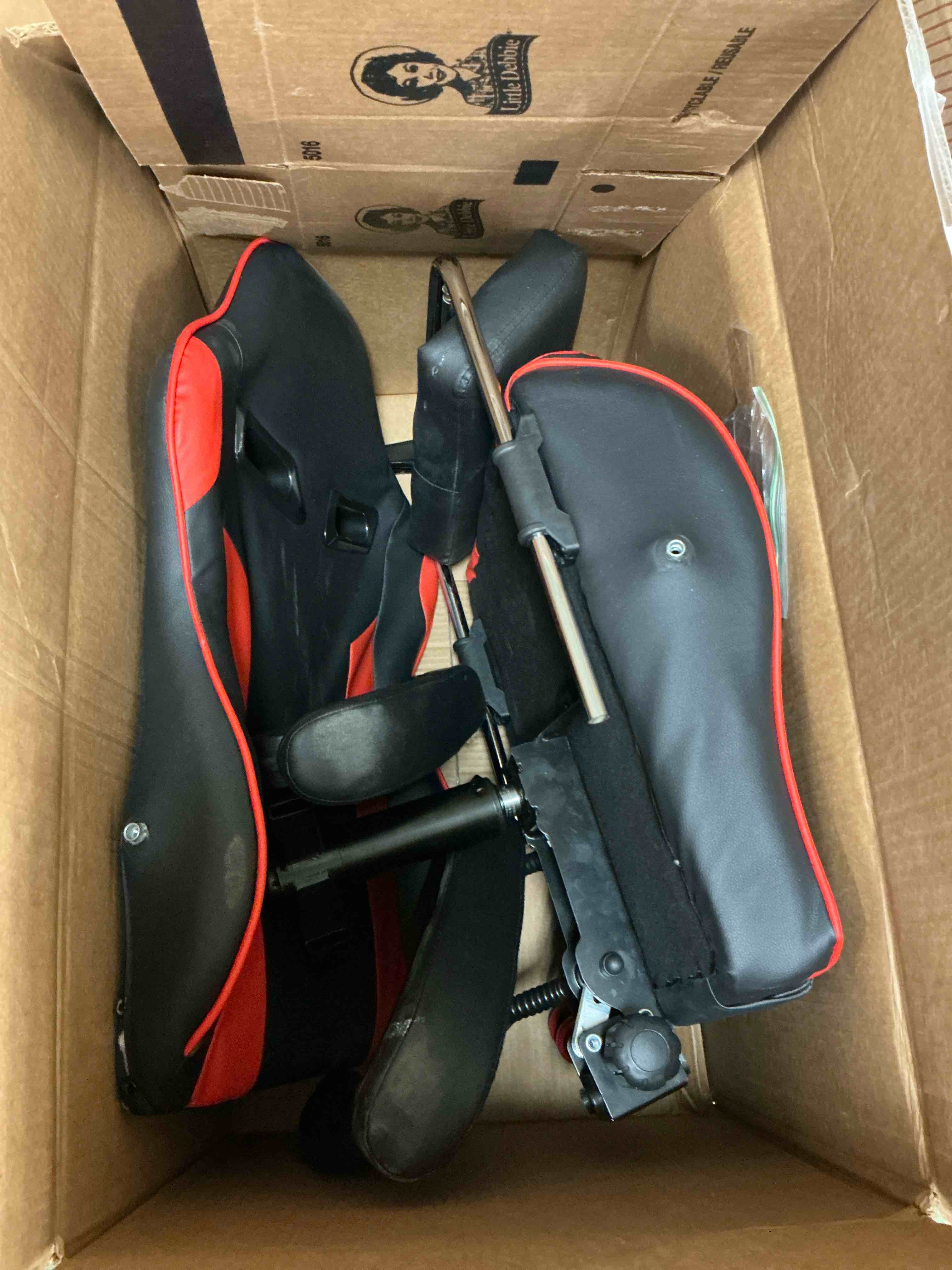 Condition photo showing Good Condition for Gaming Chair, Seenda Video Game Chair with Footrest and Lumbar Support, Ergonomic Computer Chair Height Adjustable with Swivel Seat and Headrest, Red