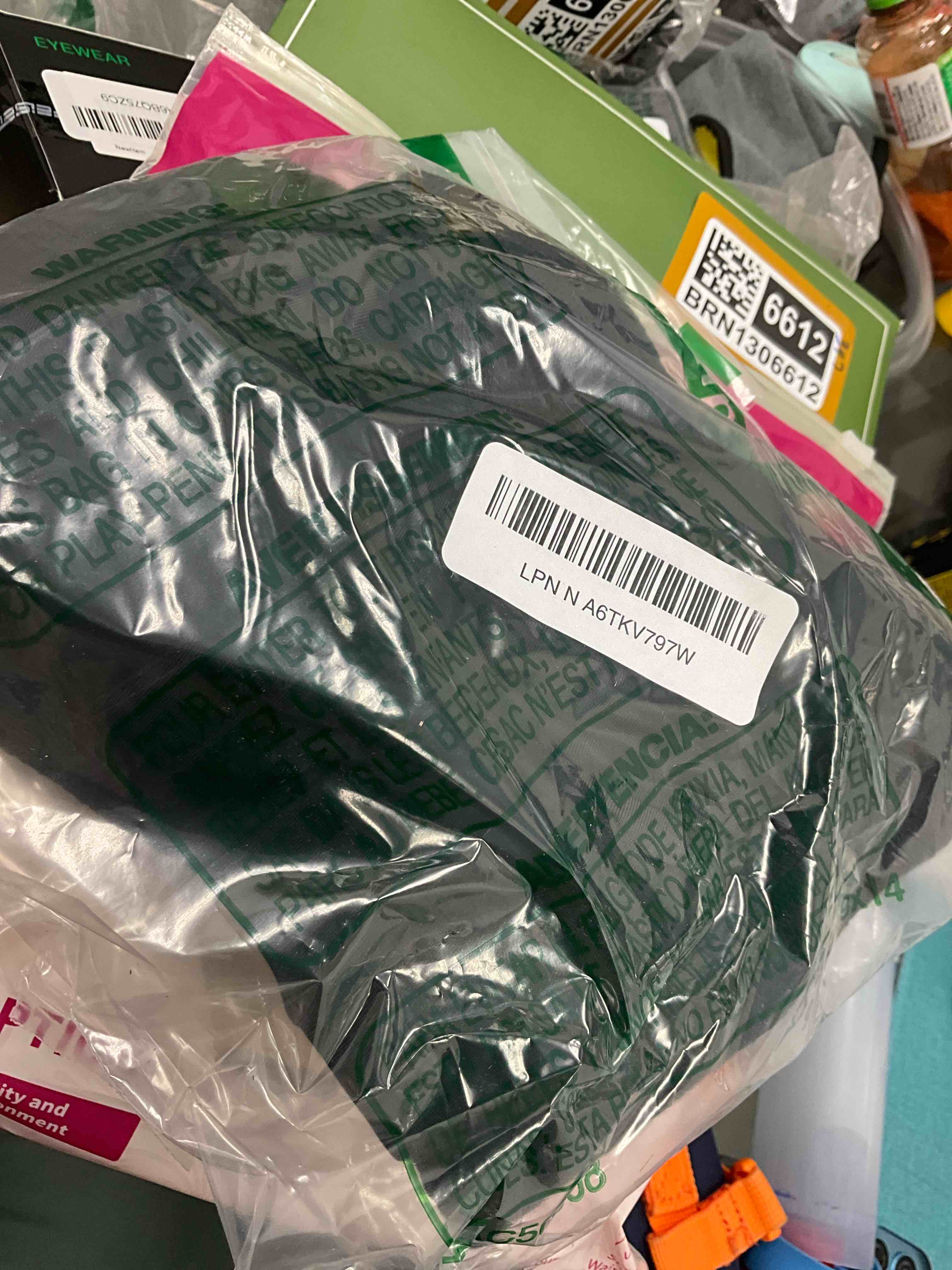 Condition photo showing Good Condition for Hungdao 1 Set Volleyball Knee Pad and Arm Sleeve Volleyball Accessories Stuff Forearm Elbow Sleeve Wrist Guard with Protection Pad and Thumb Hole for Women Men Adult(Classic)