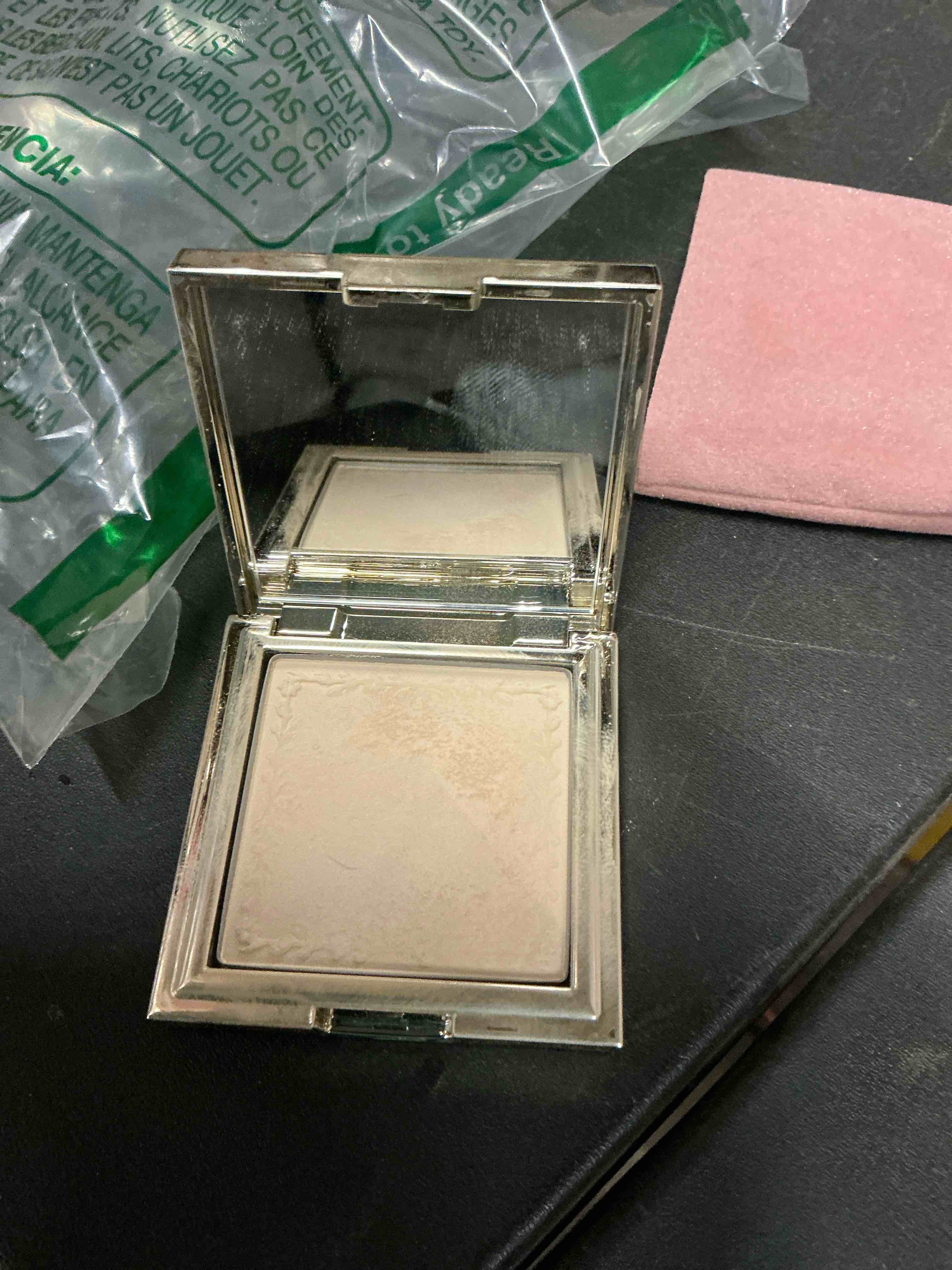 Condition photo showing Good Condition for Jouer Soft Focus Hydrate + Set Powder – Talc-Free, Vegan, Lightweight Setting Powder with Hyaluronic Acid, Vitamin E & Allantoin– Universal Translucent Finish, Limited Edition Design & Gift Pink Pouch