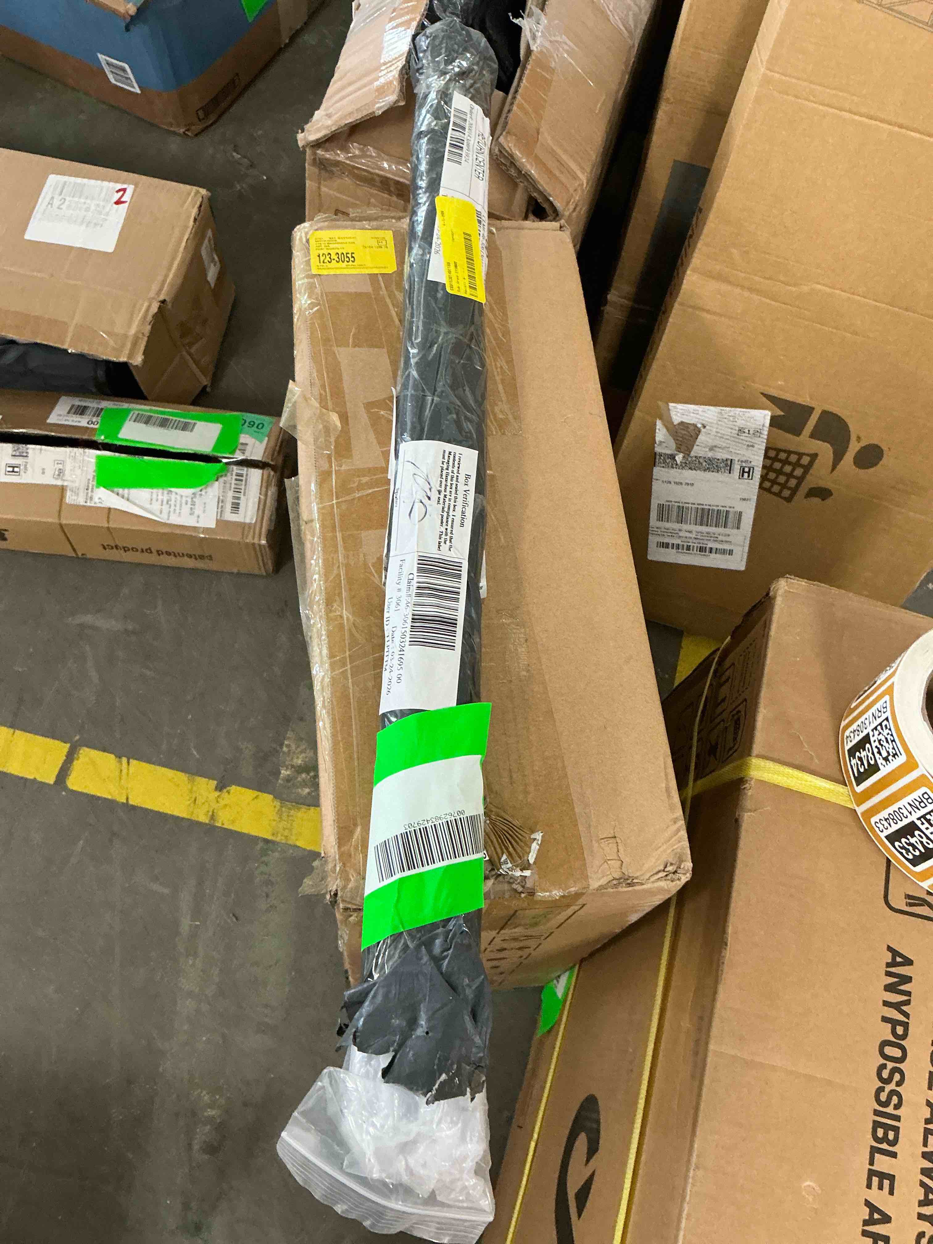 Condition photo showing Good Condition for beamnova 6pcs tension curtain rod for windows cabinet wardrobe closet 28 -48  adjustable  1/2  diameter  white