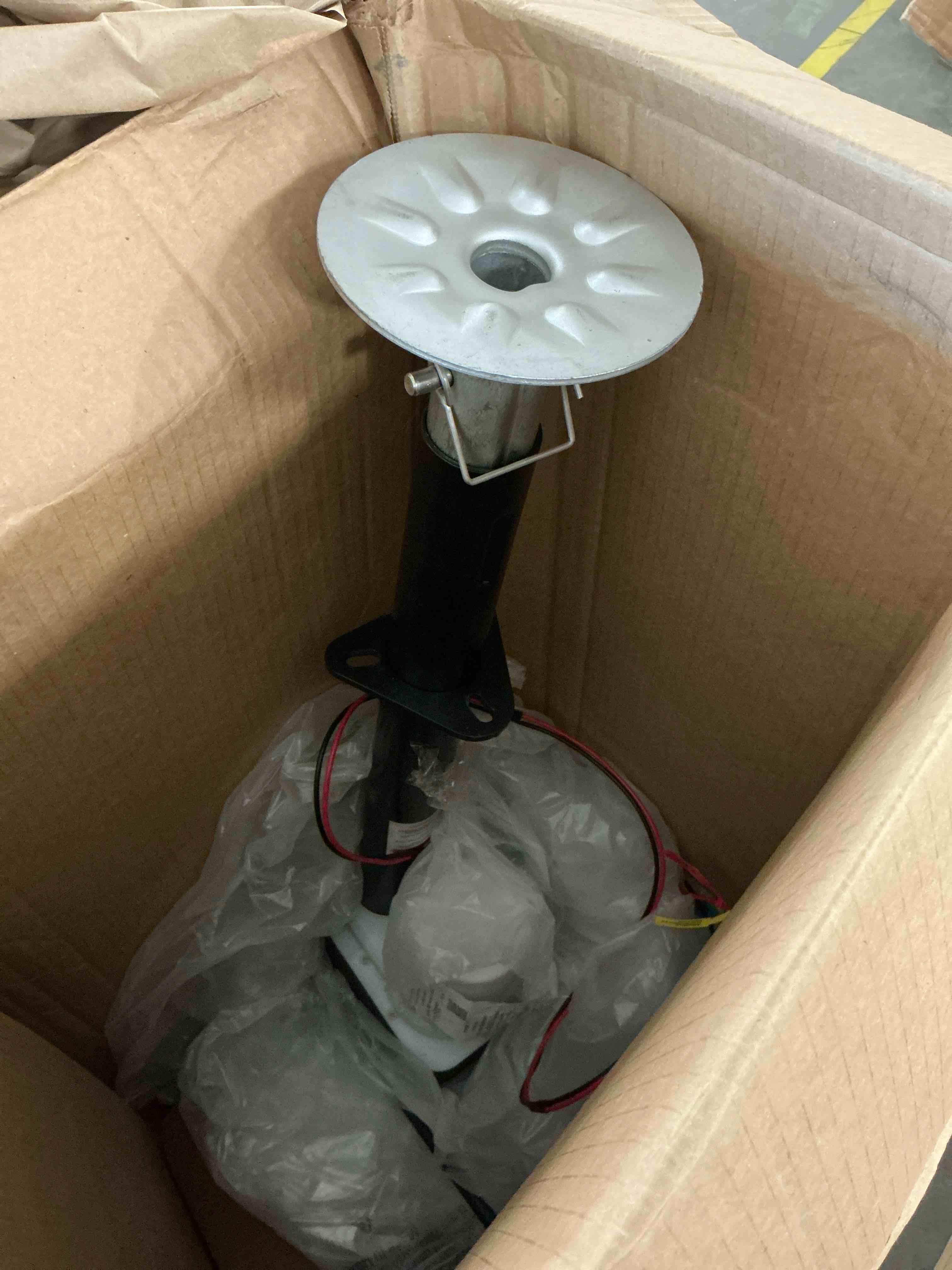Condition photo showing Good Condition for lovoin | 7600lbs electric trailer jack  12v heavy duty rv jack with remote control  ipx64 waterproof  10.24-33.46 extended electric tongue jack for a-frame  utility & rv trailer  led light