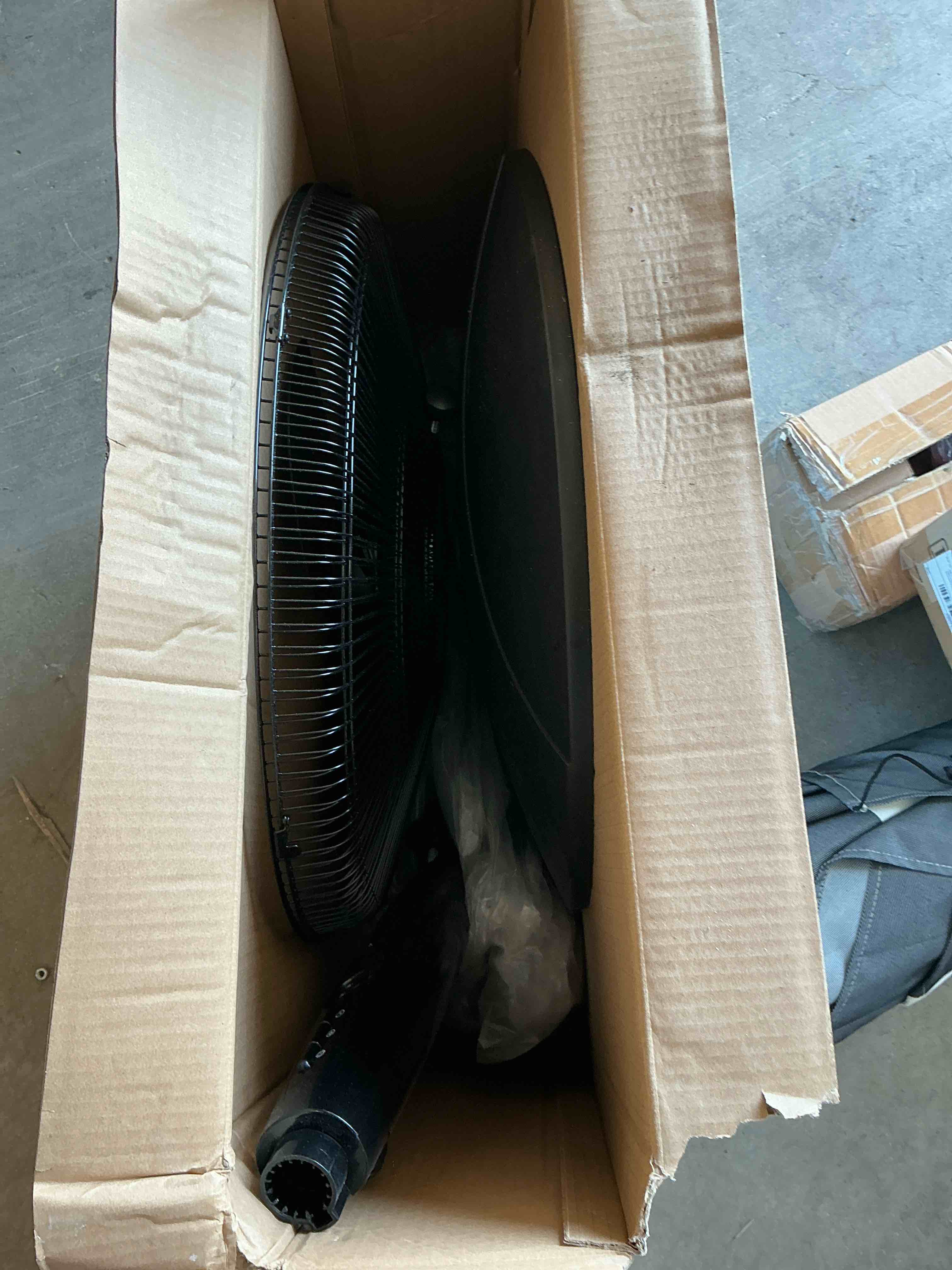 Condition photo showing Good Condition for utilitech 18-in indoor oscillating pedestal fan, in black with remote