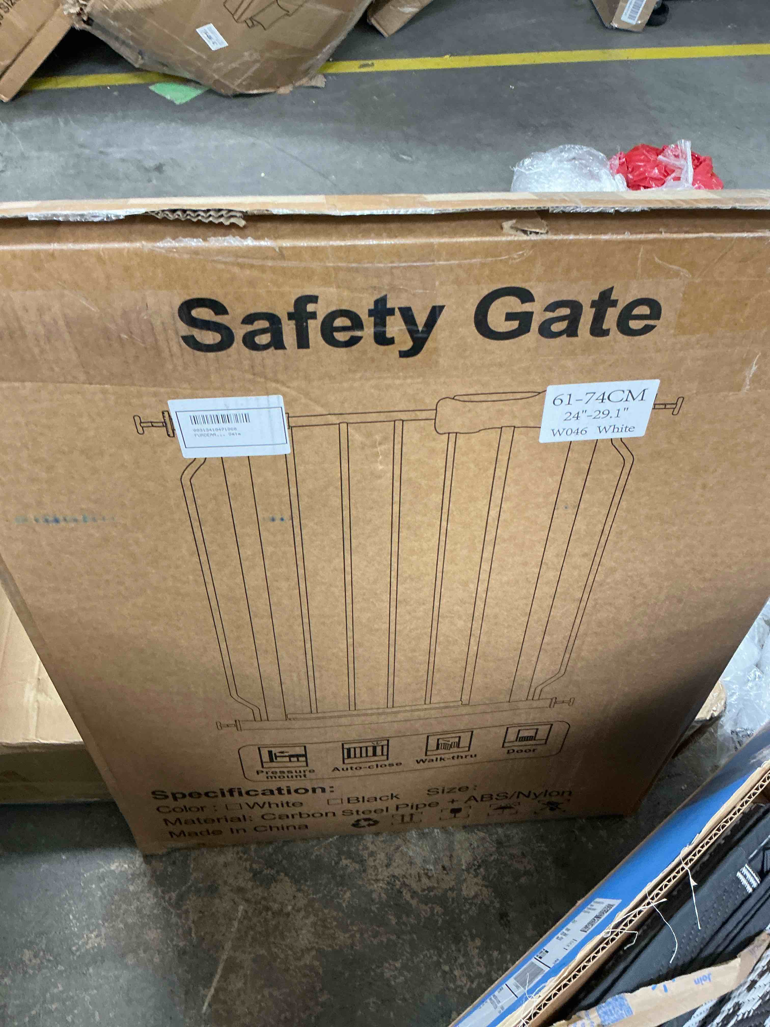 Condition photo showing Good Condition for furdear 24-29" narrow baby safety gate with wall protectors white metal gate