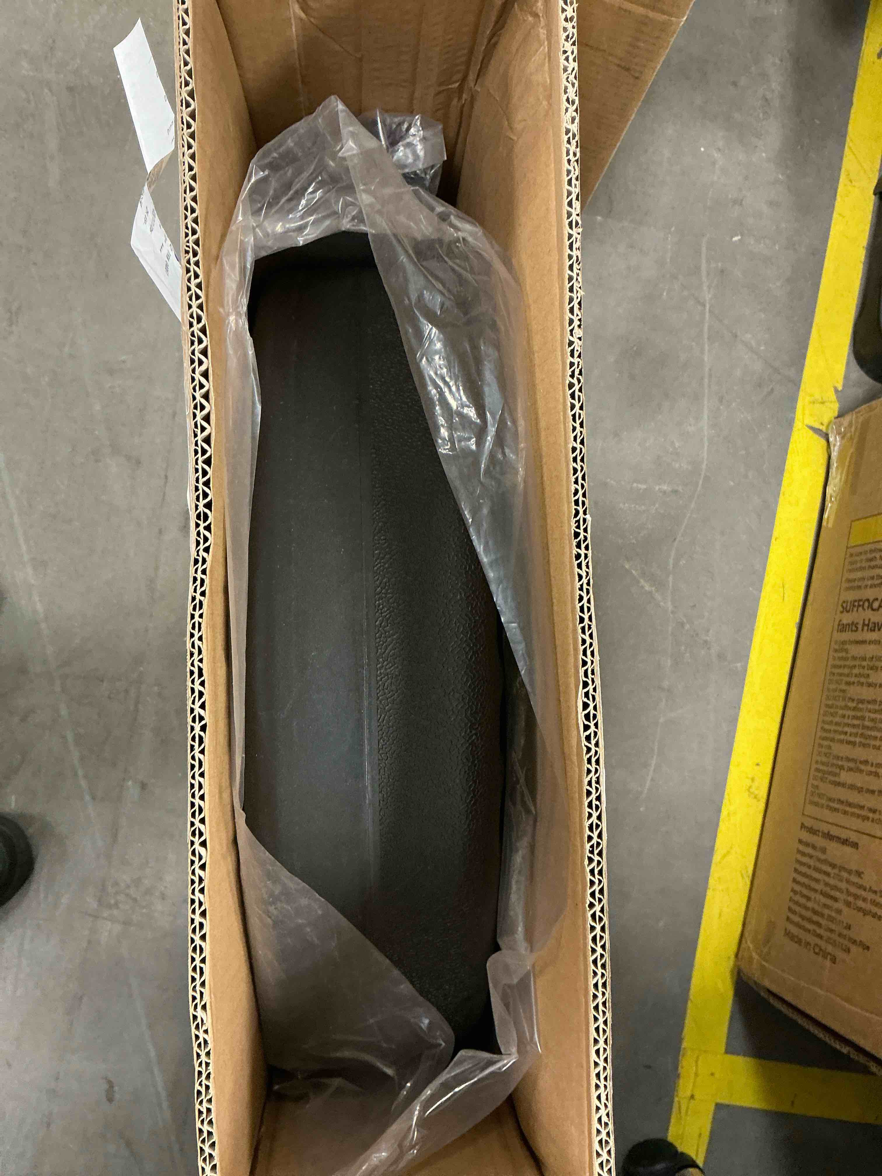 Condition photo showing New/Like New for ainfox weighted base for 7.5-13ft patio umbrella  heavy duty water filled market umbrella stand