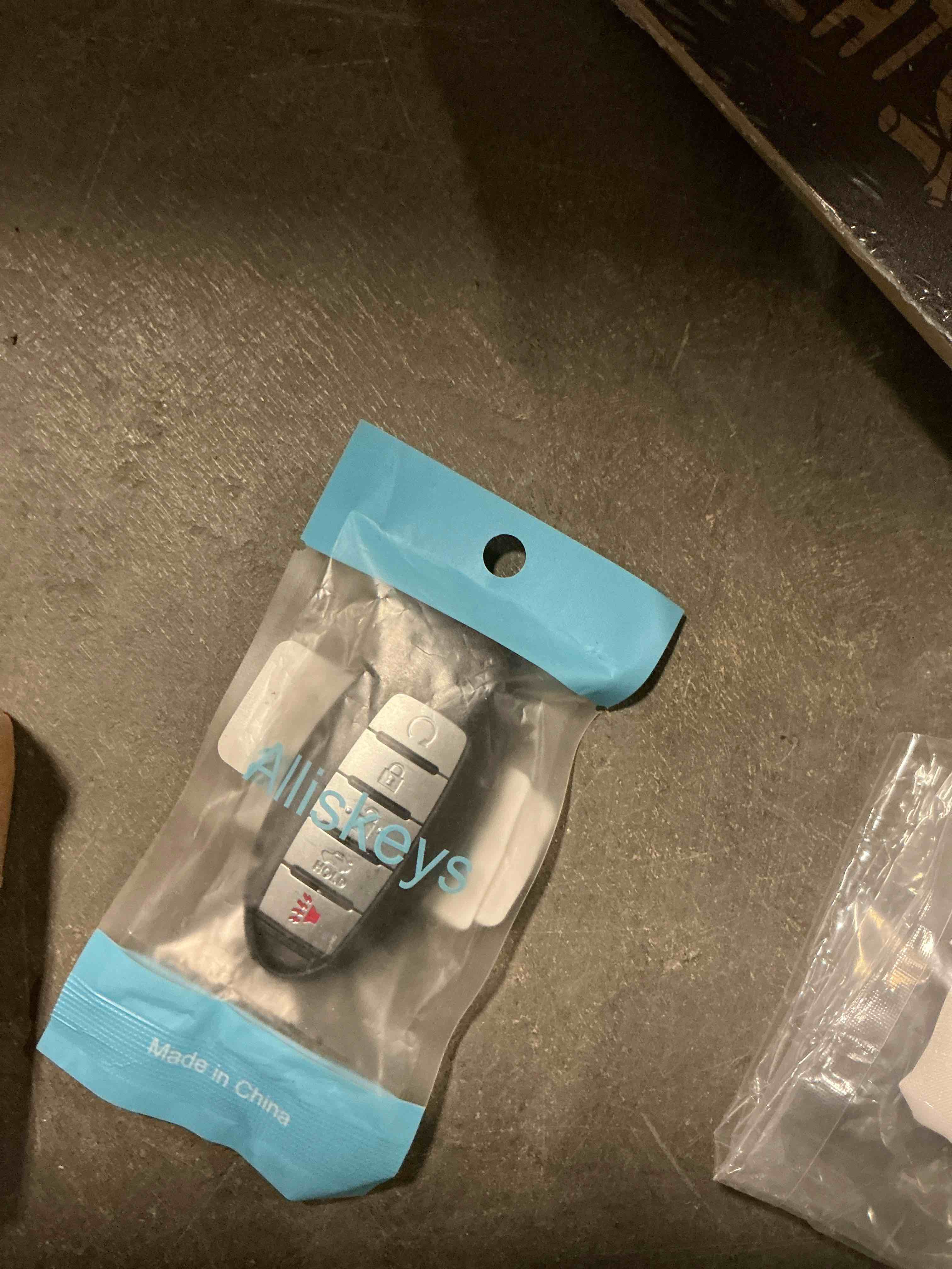 Condition photo showing New/Like New for Keyless Entry Remote Key Fob, Alliskeys 5 Button Car Proximity Smart Key Fit for Nissan Maxima 2019-2021 KR5TXN7 S180144906 285E3-9DJ3B