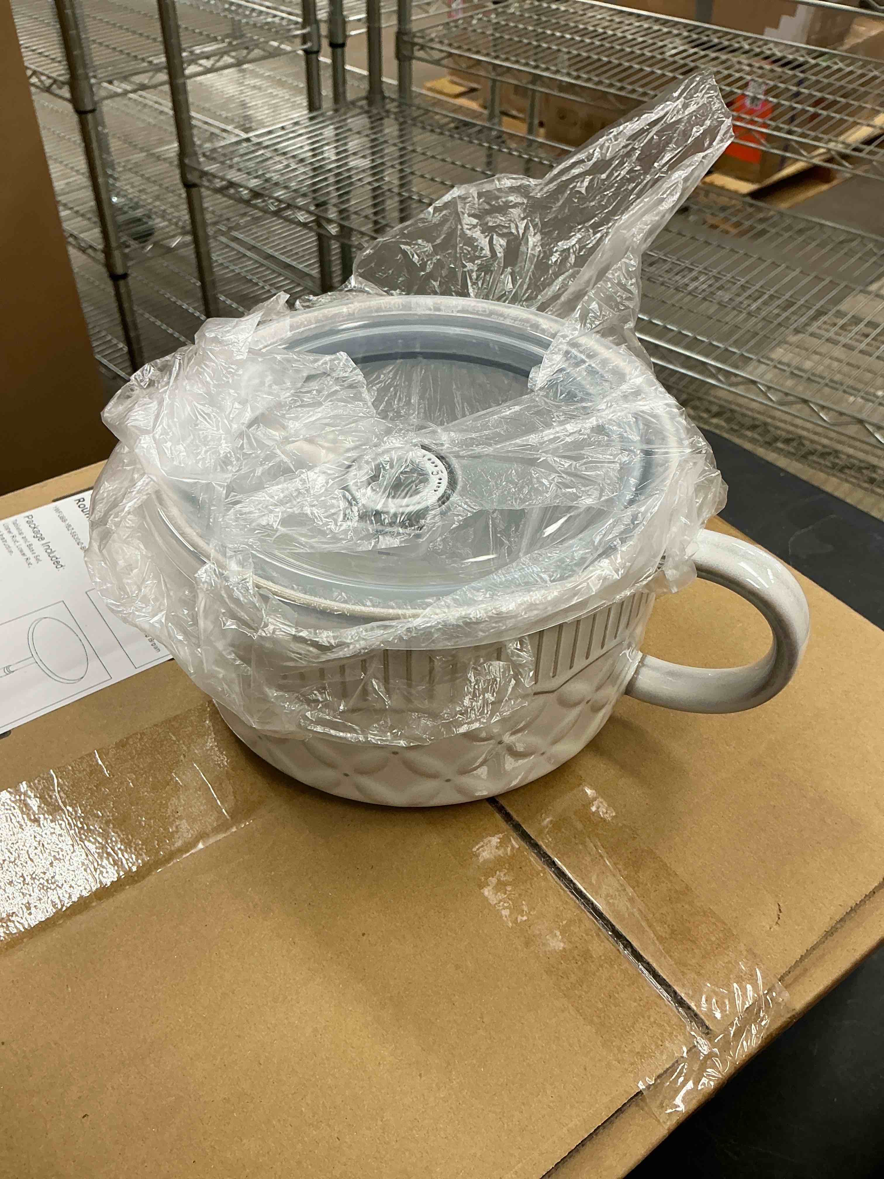 Condition photo showing New/Like New for Gomakren Soup Bowl with Handle 39oz, Microwave Ramen Bowl with Lid, Ceramic Soup Container Mug Cup for Ramen Cereal Office Lunch Dorm, Beige White Beige White Leaf Patterns