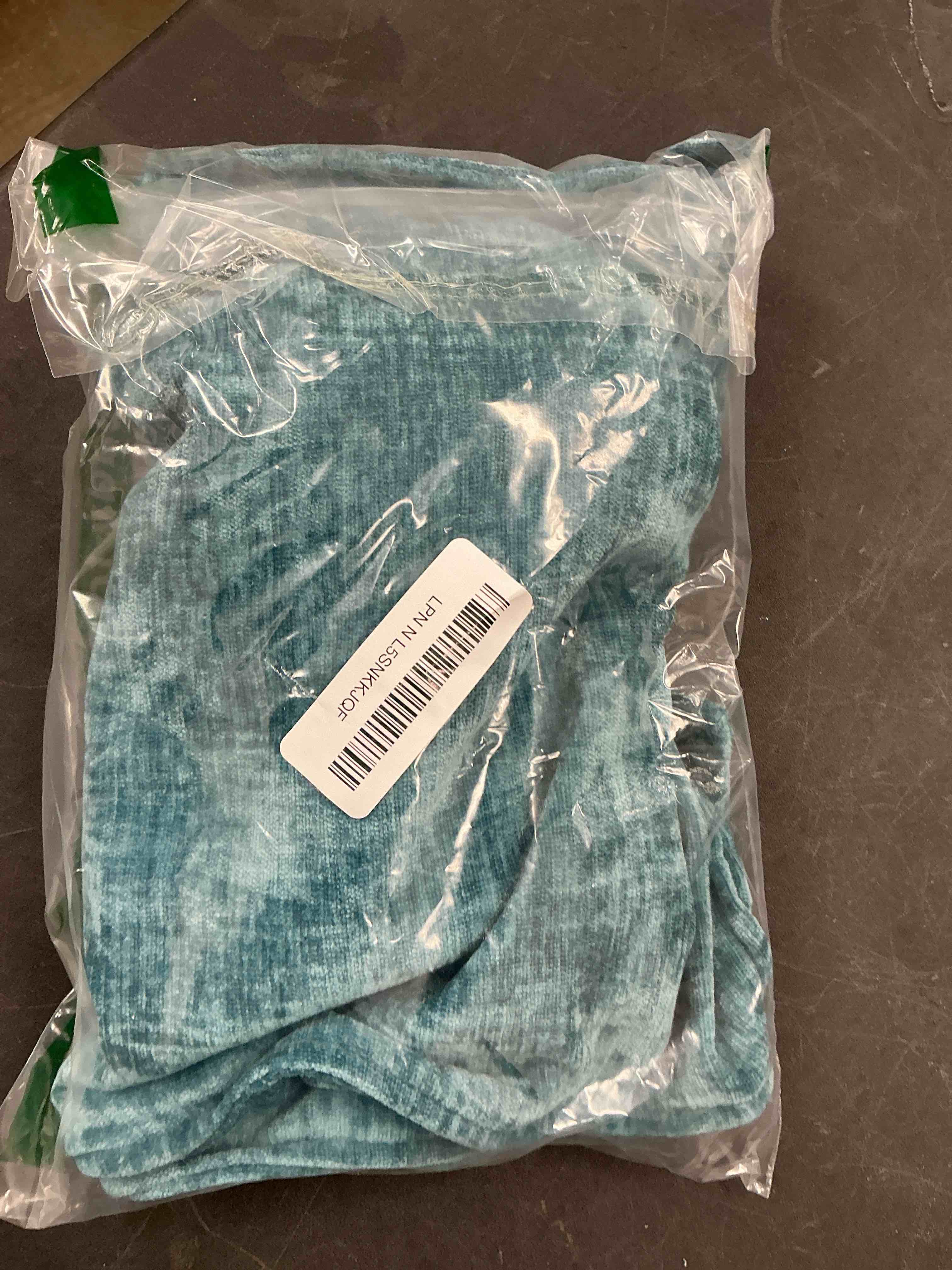 Condition photo showing Good Condition for decorUhome Spring Couch Throw Pillow Covers 12x20 Set of 2, Decorative Soft Velvet Modern Cozy Chenille Lumbar Pillow Cases with Elegant Design for Sofa Bed Living Room Home Decor, Teal Teal 20" x 12" (Pack of 2)