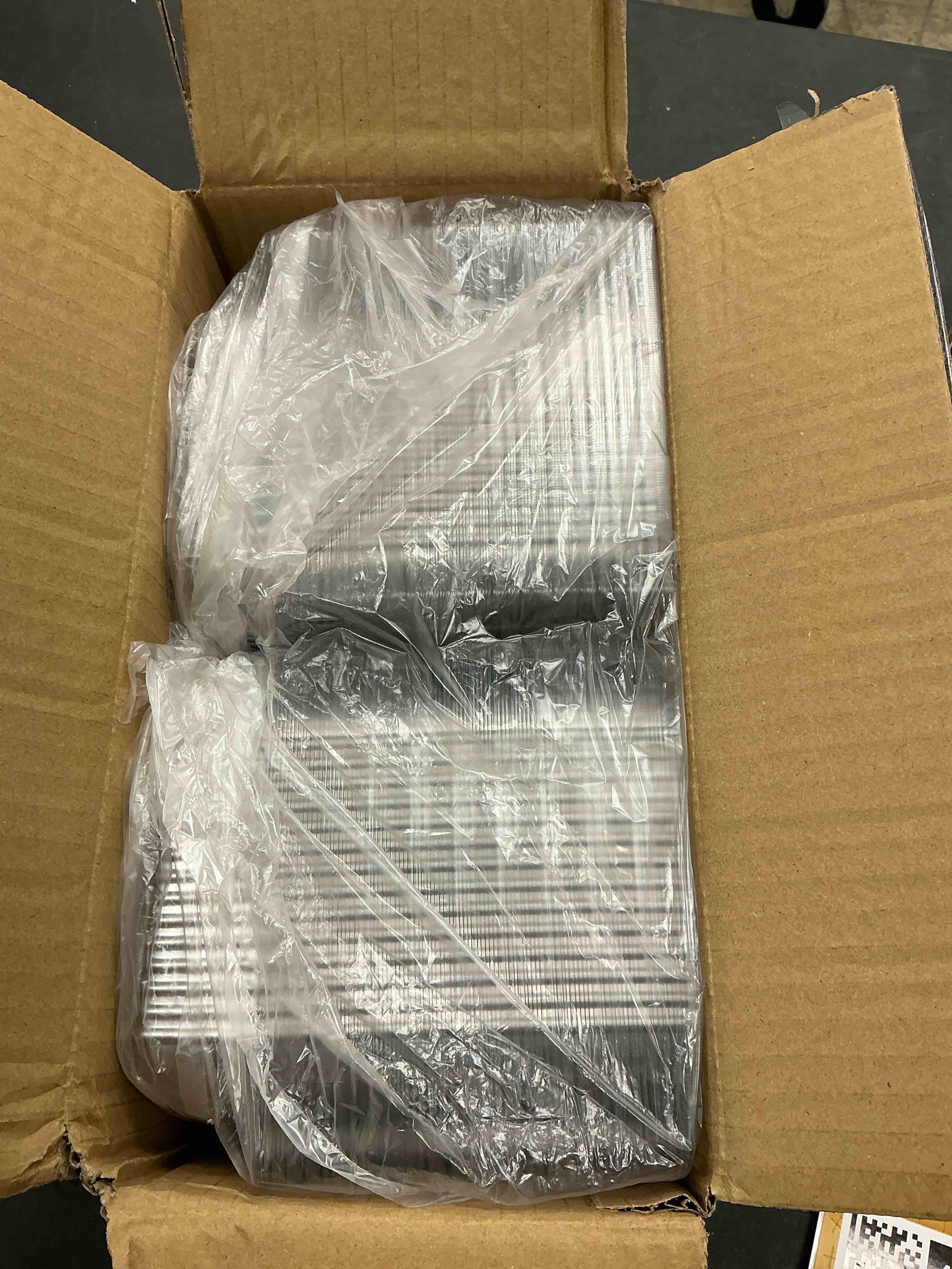 Condition photo showing New/Like New for 100 Pack 5 x 5 inch Clear Plastic Disposable Clamshell Container,Hinged Take Out Clamshell Dessert Container with Lid Takeout Tray Disposable Food Clamshell Containers for Dessert,Cakes,Sandwiches