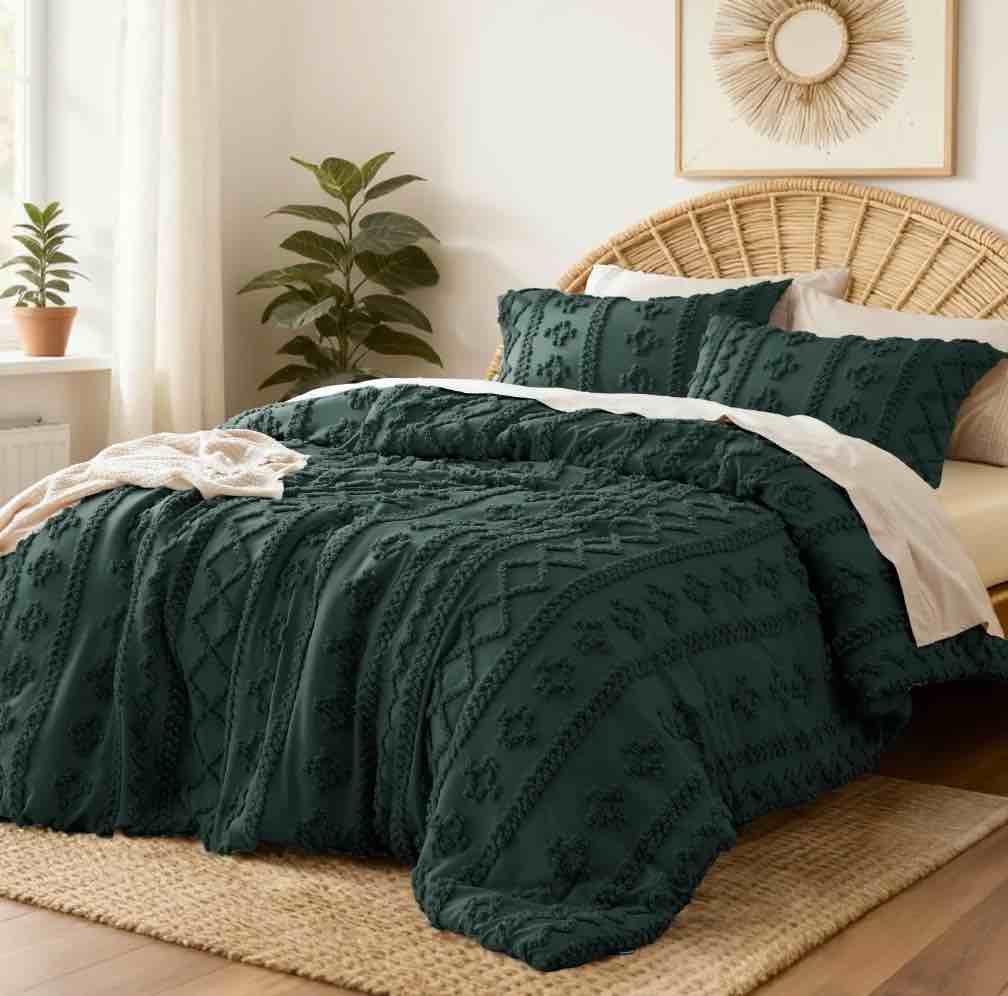 Condition photo showing Good Condition for U by Bedsure Tufted Boho Comforter Set, 3 Pieces Farmhouse Shabby Chic Embroidery Bed Set, Soft Jacquard Comforter for All Seasons,Queen,Mallard Green