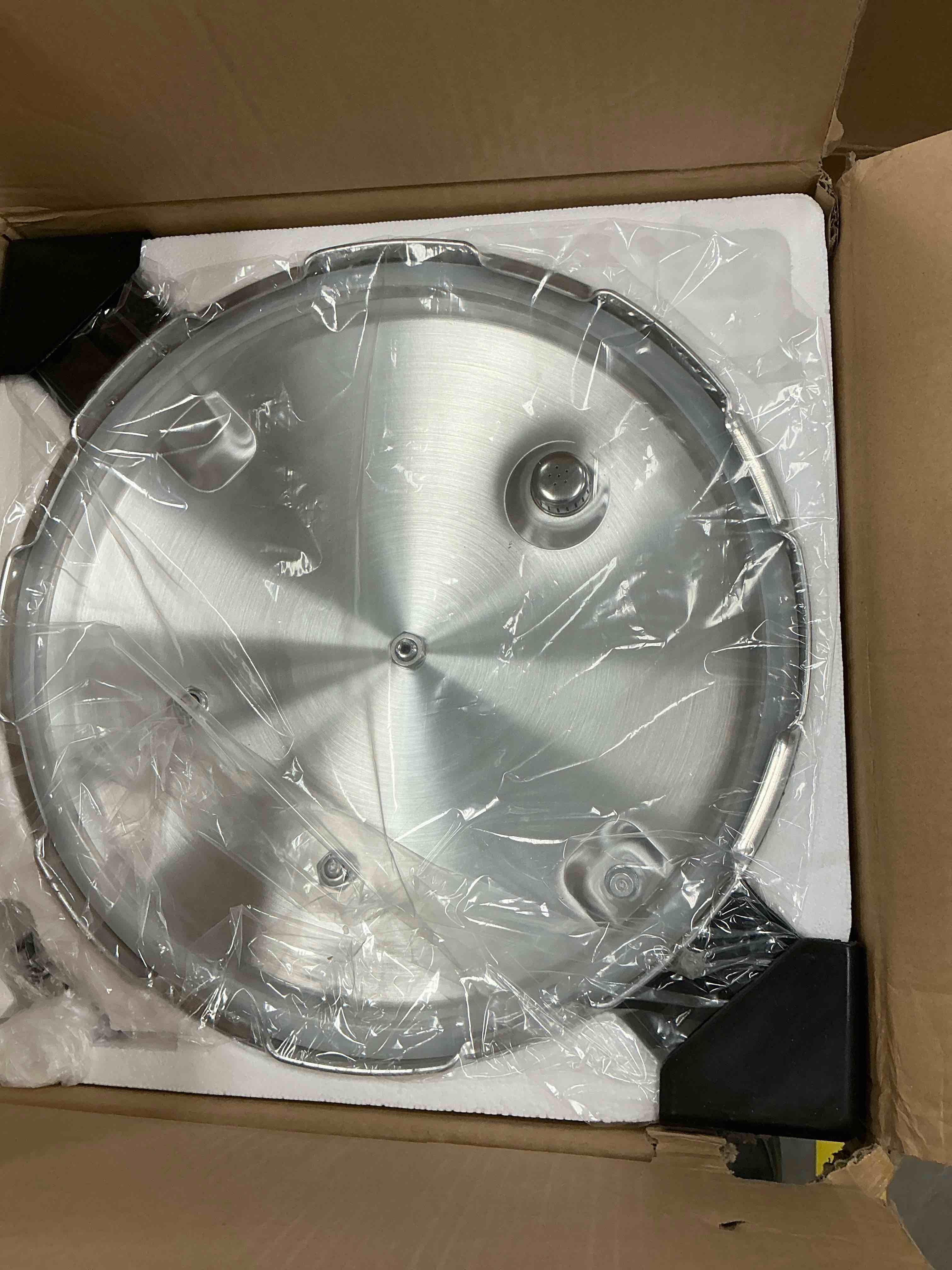 Condition photo showing New/Like New for UNIFULL 24 Quart/23 Liter Pressure Cooker Pressure Canner with Pressure Gauge Pressure Relief Valve - 14 PSI and Sealing Ring