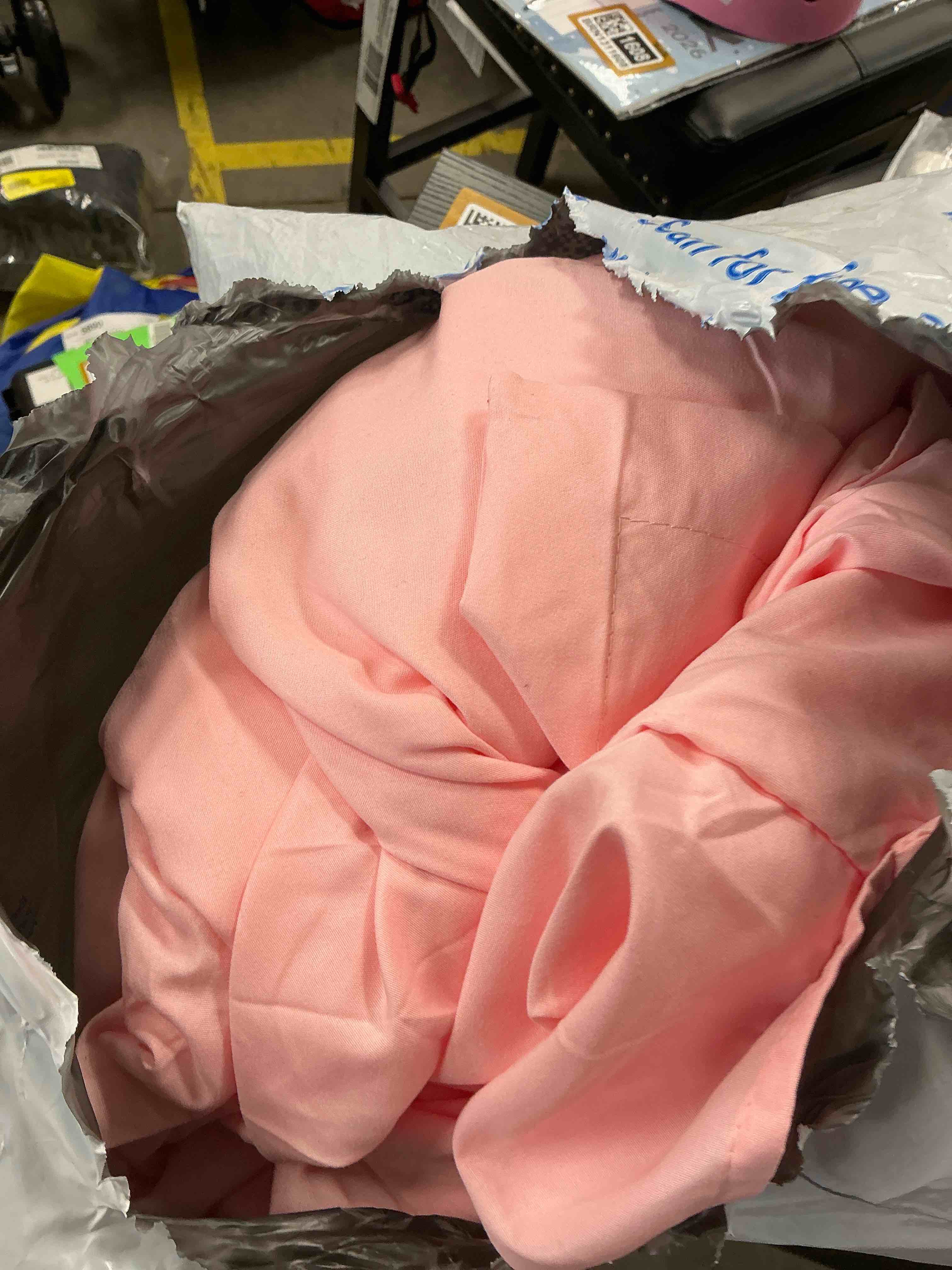 Condition photo showing Good Condition for Davulos Pink Full Comforter Set  Bed in a Bag for All Seasons,Box Stitched Soft Bedding Sets Luxury Hotel Bedding, Gifts for Women Men