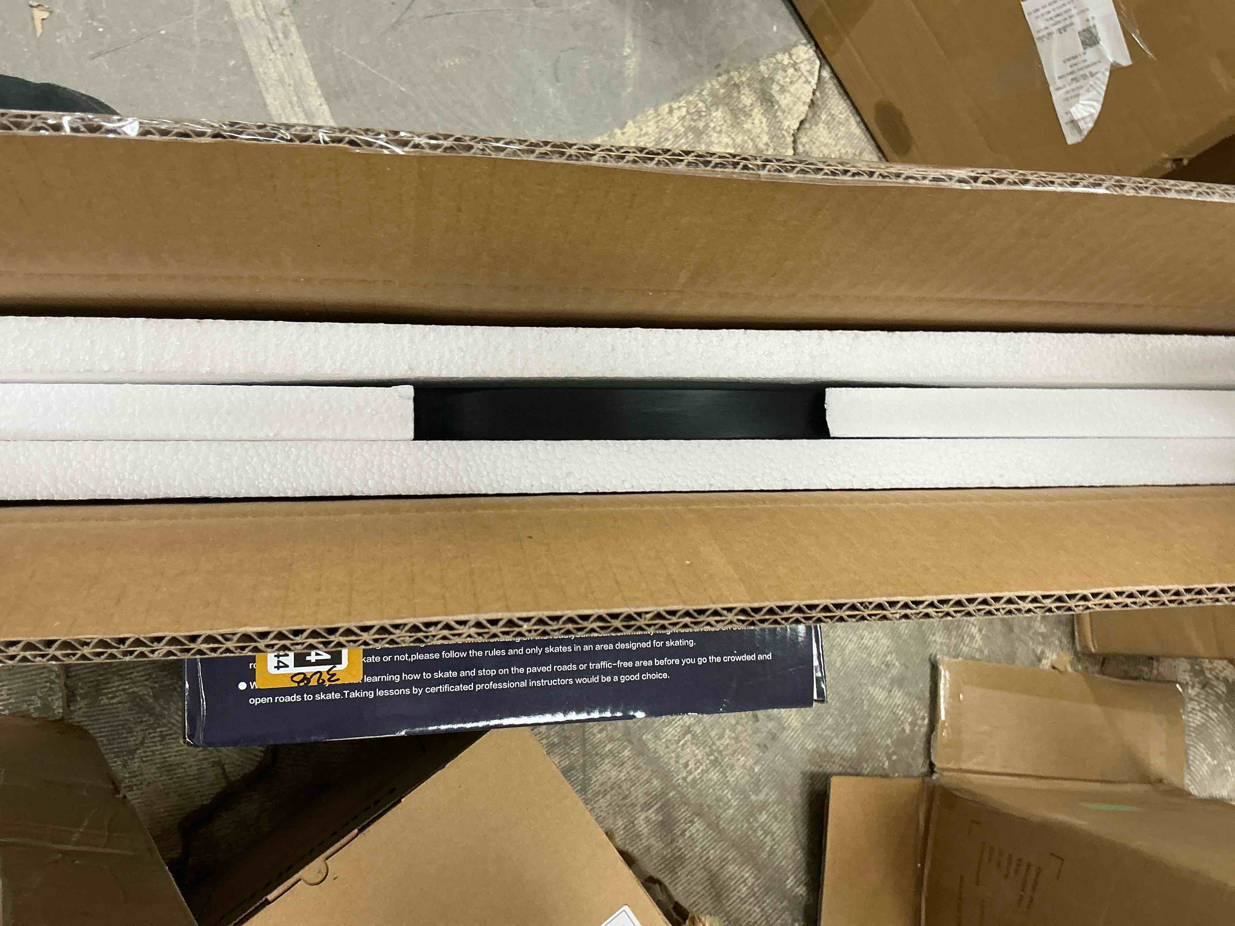 Condition photo showing New/Like New for EDX 24  Wall Round Mirror with Crystal Clear Reflection  Convenient Hanging Hooks  and Premium Aluminum Alloy Construction  Black