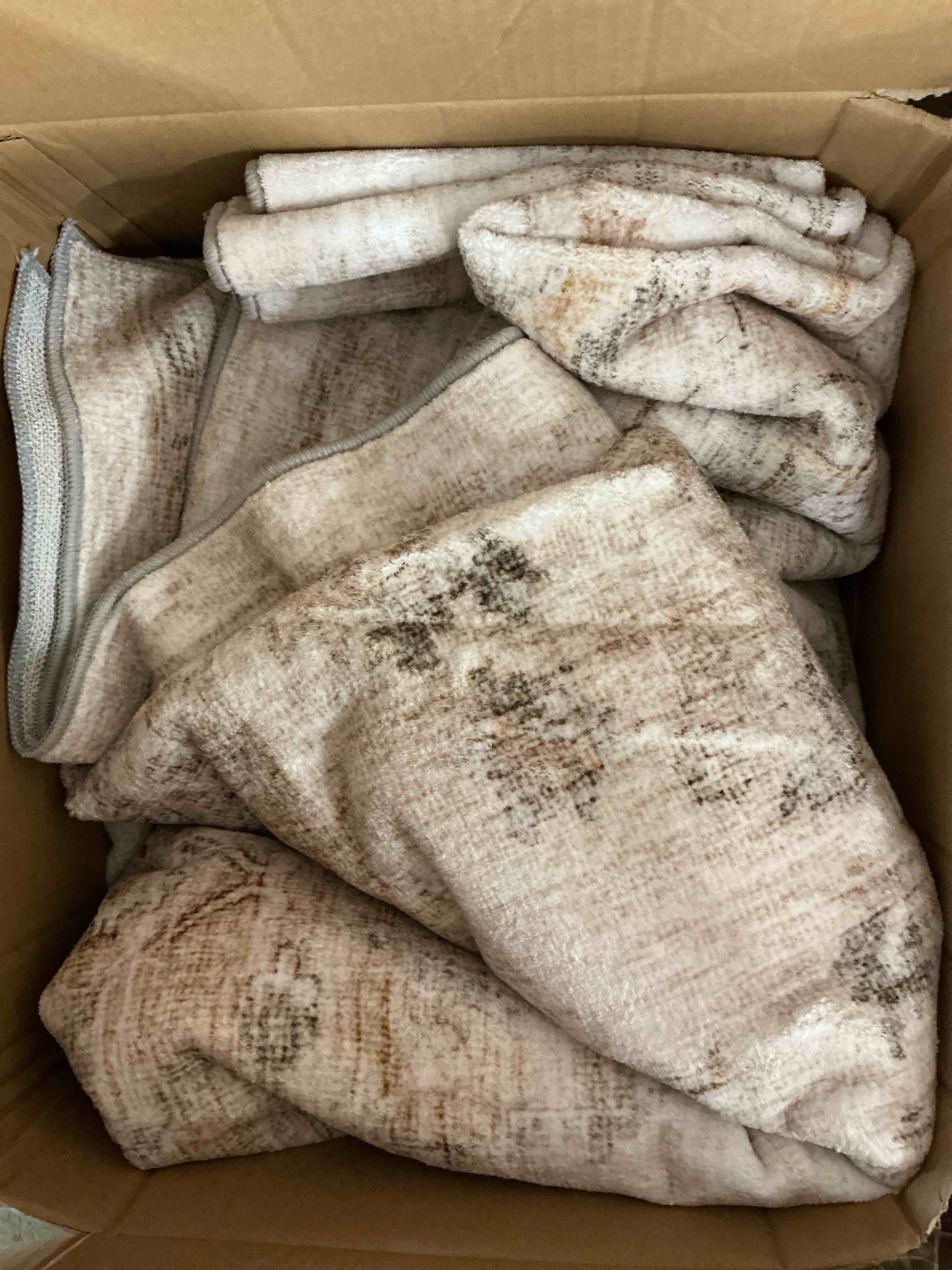 Condition photo showing Good Condition for SIXHOME 8'x10' Vintage Distressed Eastern Classic Area Rug Washable Retro Medallion Carpet Neutral Oriental Traditional Rugs for Living Room Bedroom Kitchen Dining Room Home Decor Beige