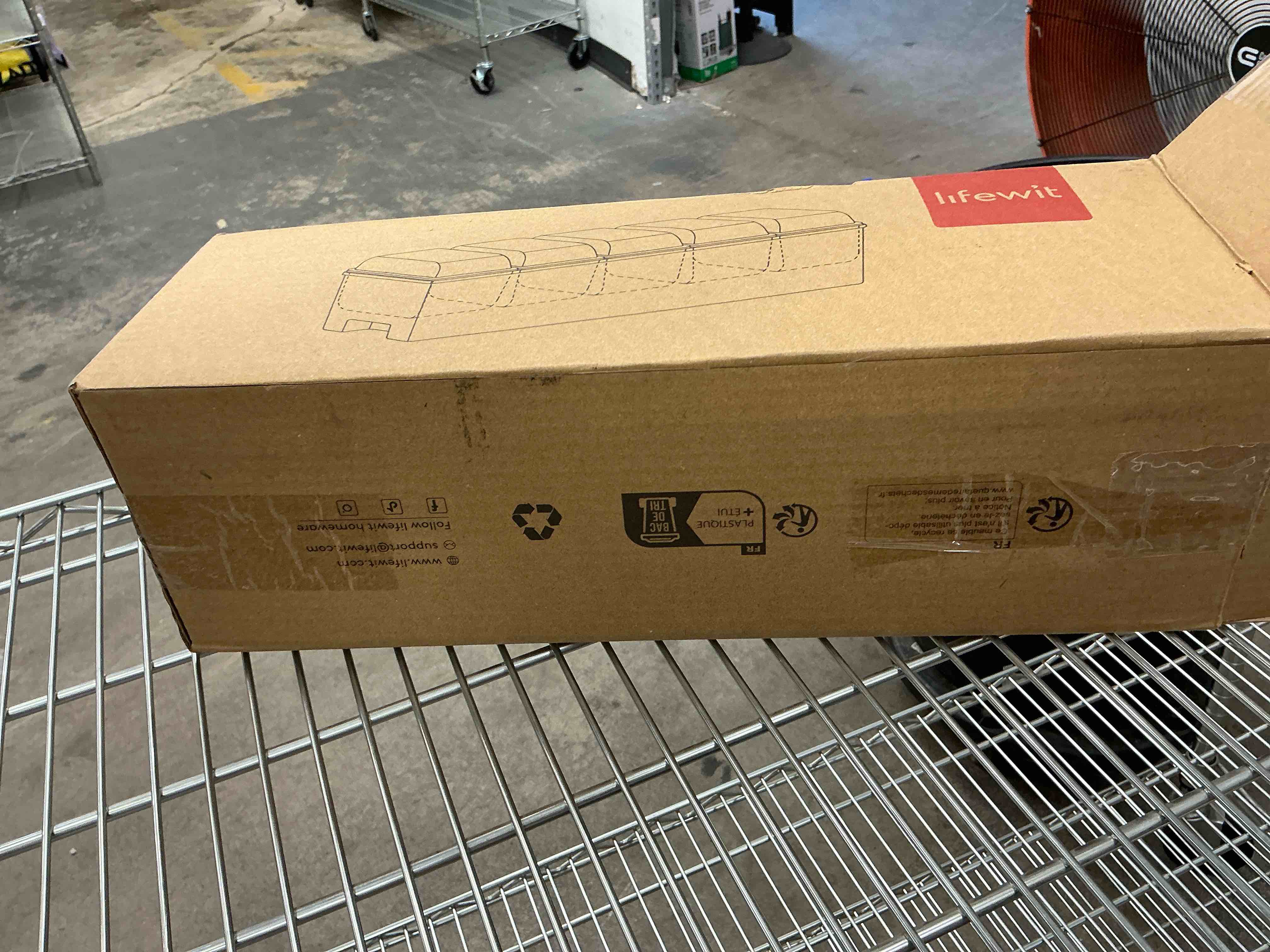 https://s3.amazonaws.com/lotting-images-prod/EmanualPiazza/BRN3700103_1753990243817.jpeg