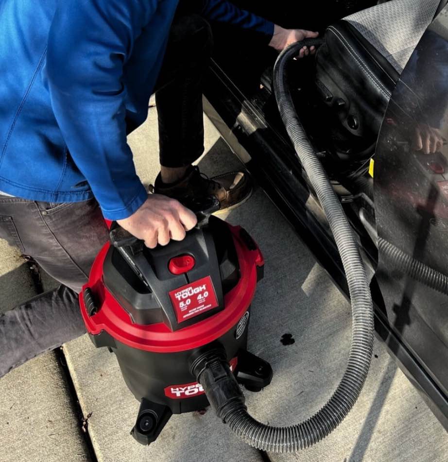 hyper tough 5 gallon wet/dry vacuum for the car  garage  home or workshop