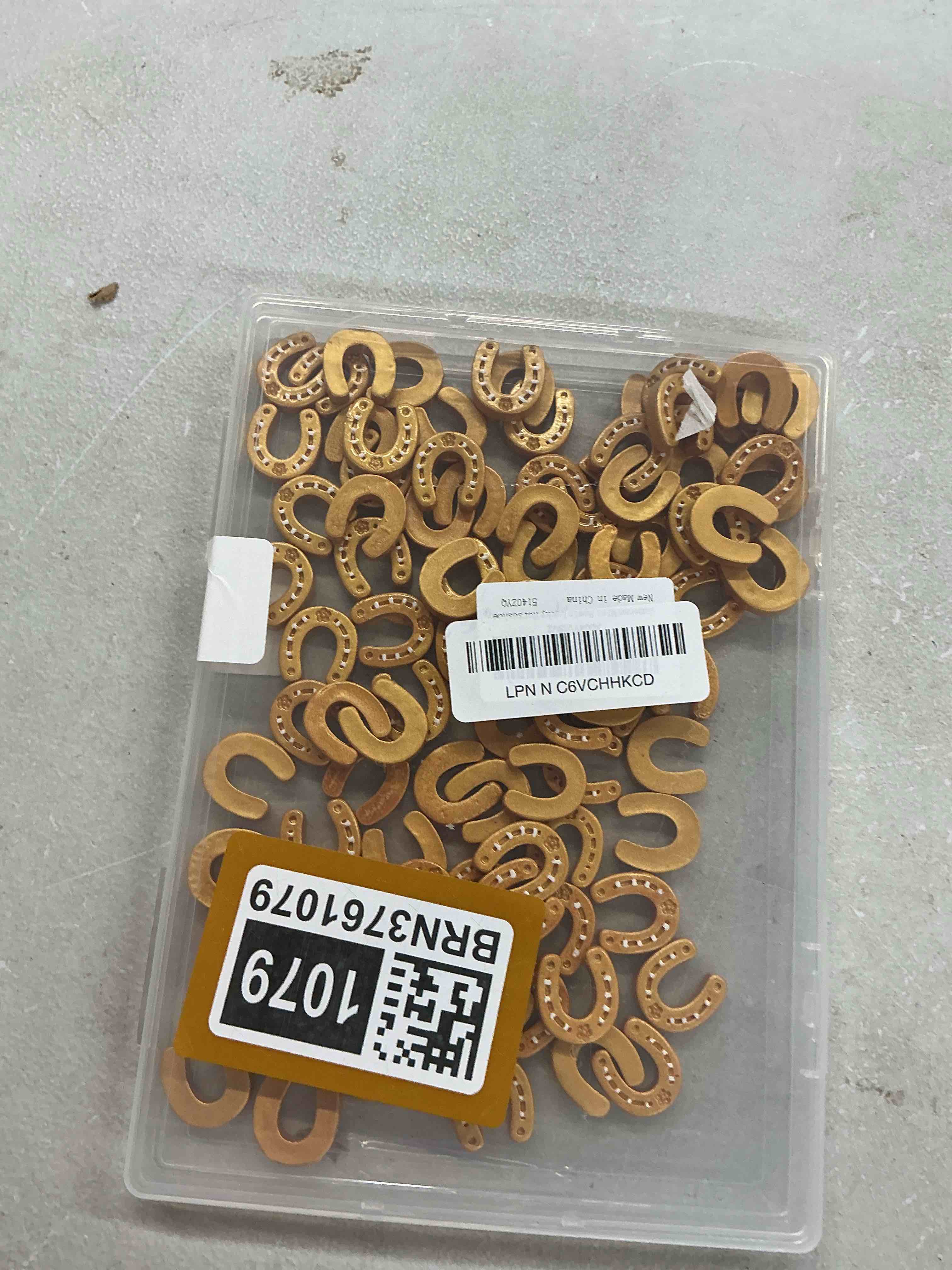 Condition photo showing Good Condition for 100 pcs mini resin lucky horseshoe st. patrick's day horseshoe decorations flatback diy craft tiny irish figurines for diy projects gift accessories st patrick's day style