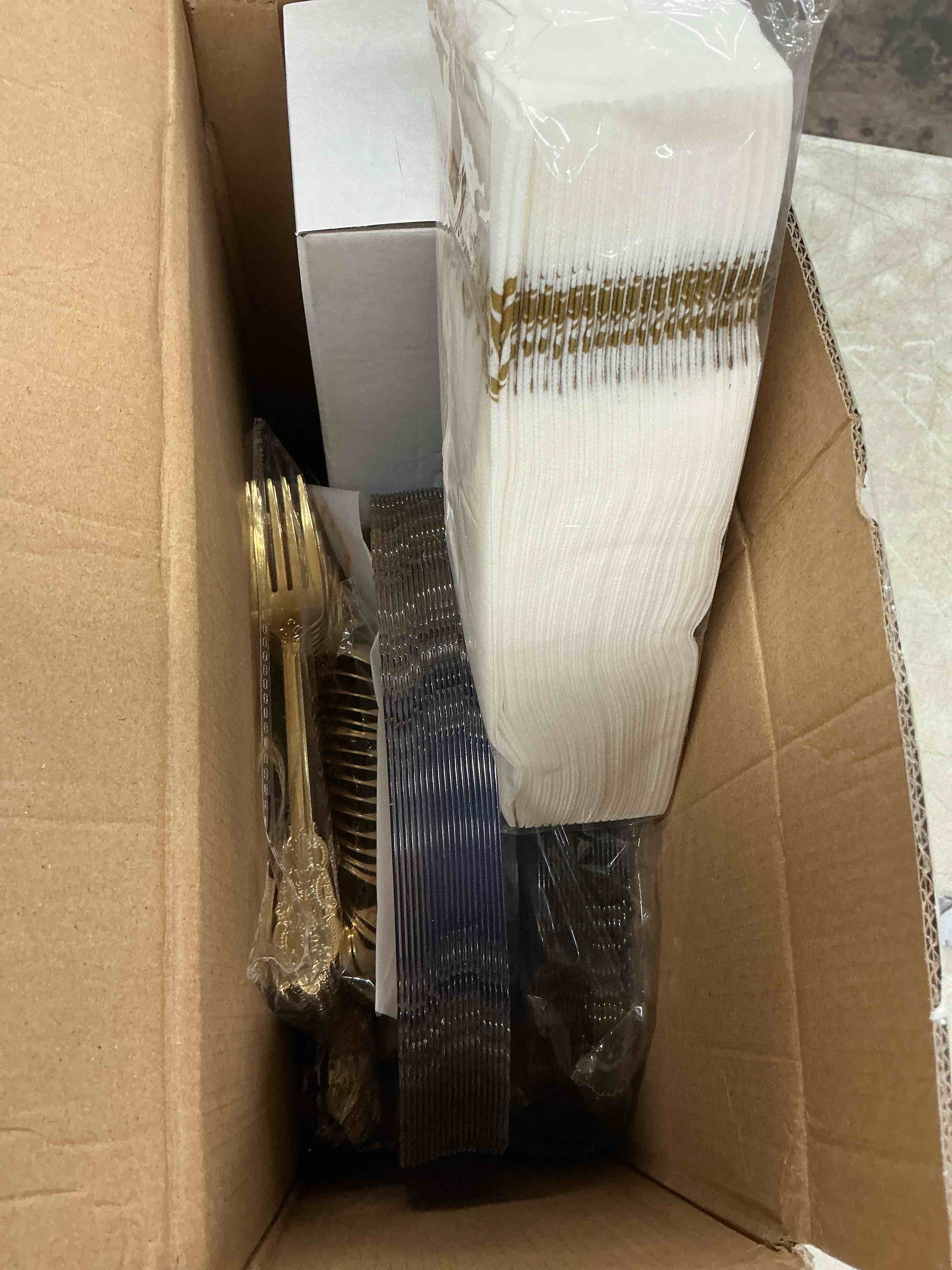 Condition photo showing Good Condition for nervure 175pcs clear gold plastic plates - gold disposable dinnerware set for 25 guests include 50 disposable plates, 75 plastic silverware, 25 cups, 25 napkins for wedding & party & thanksgiving clear 175pcs(25guests)