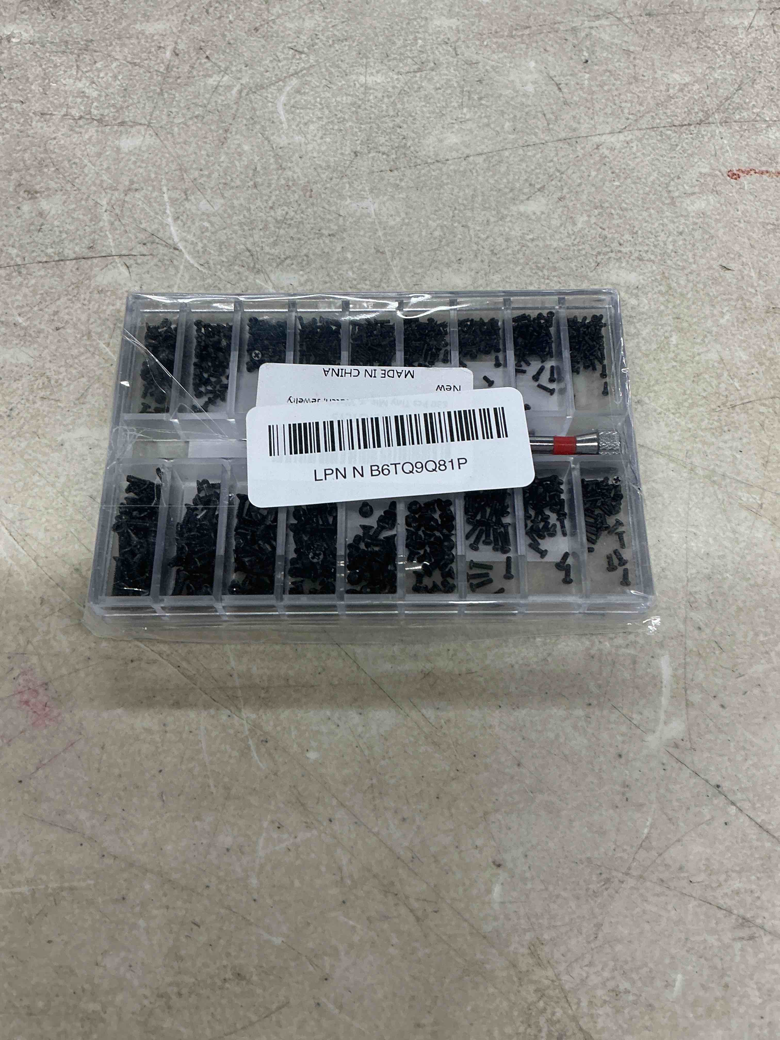 Condition photo showing Good Condition for 630 pcs tiny micro repair screw kit eyeglass sunglass repair kit with screwdriver for repair spectacles, watch, jewelry