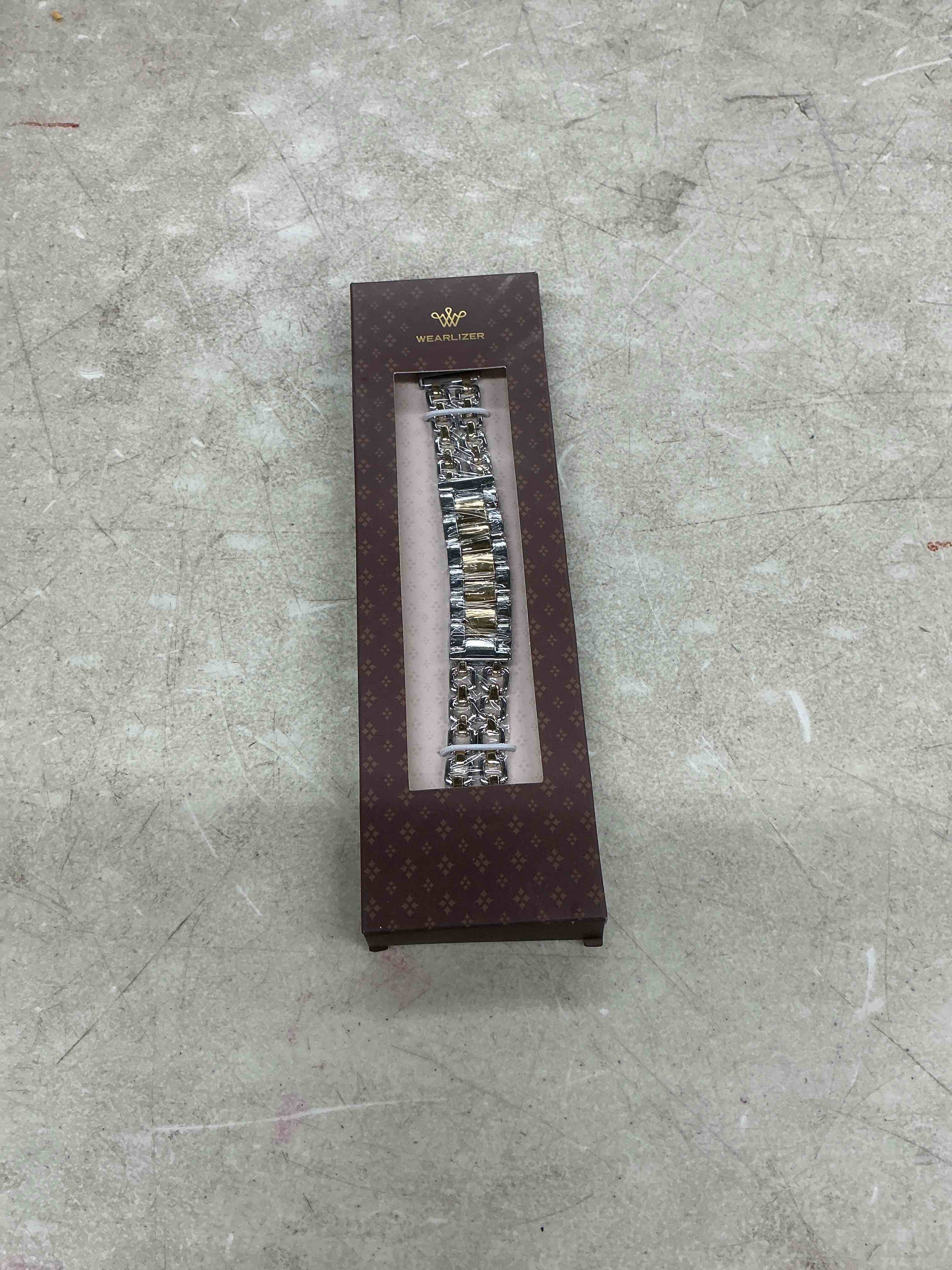 Condition photo showing Good Condition for wearlizer metal band compatible with fitbit versa 4 bands for woman/versa 3/sense 2/sense bands women, dressy chain strap designer stainless steel bracelet wristband silver/gold