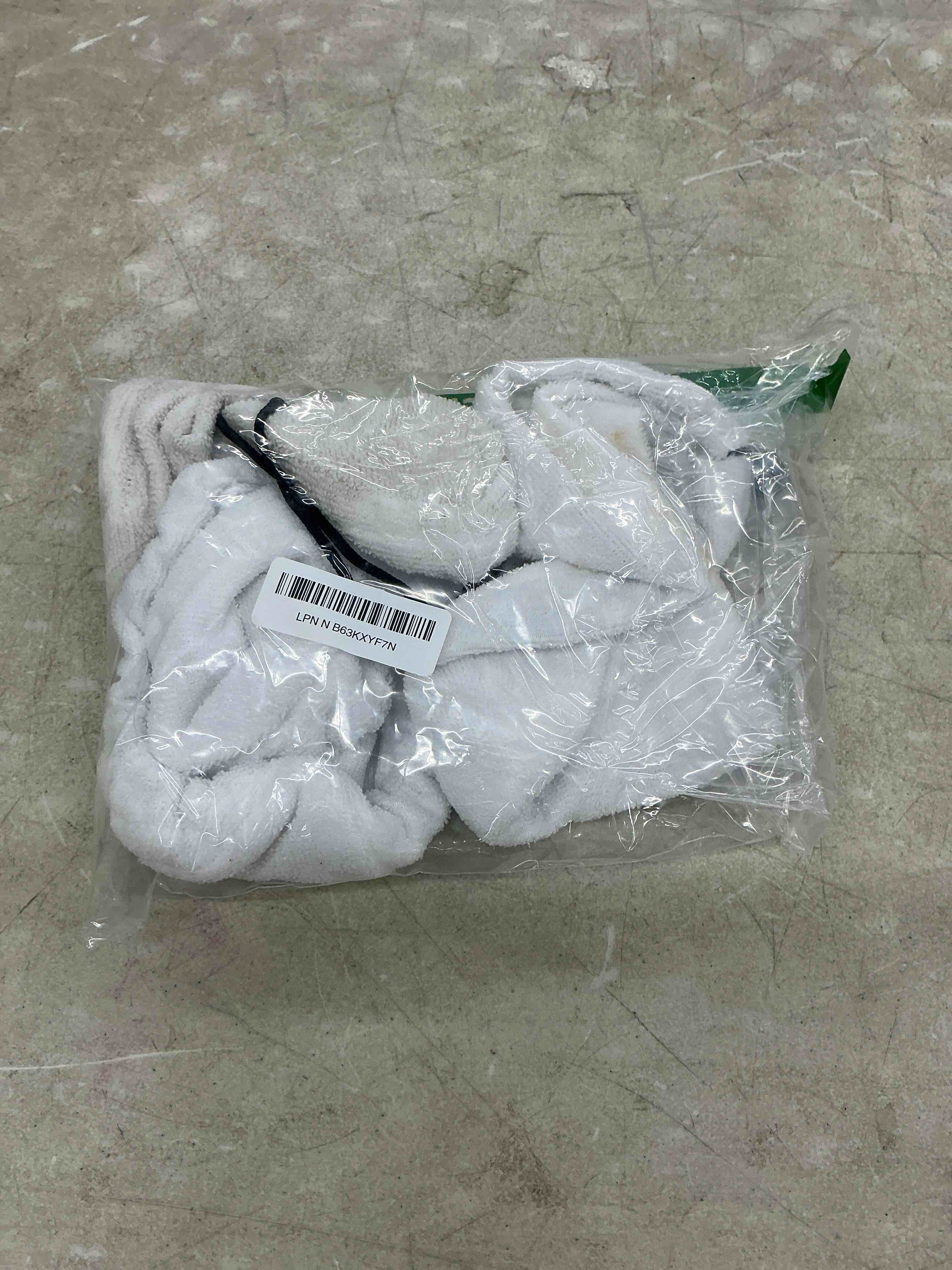 Condition photo showing As Is for 3pcs triangular steam mop replacement pads, washable microfiber cleaning pads 11.02 x 8.66 inches