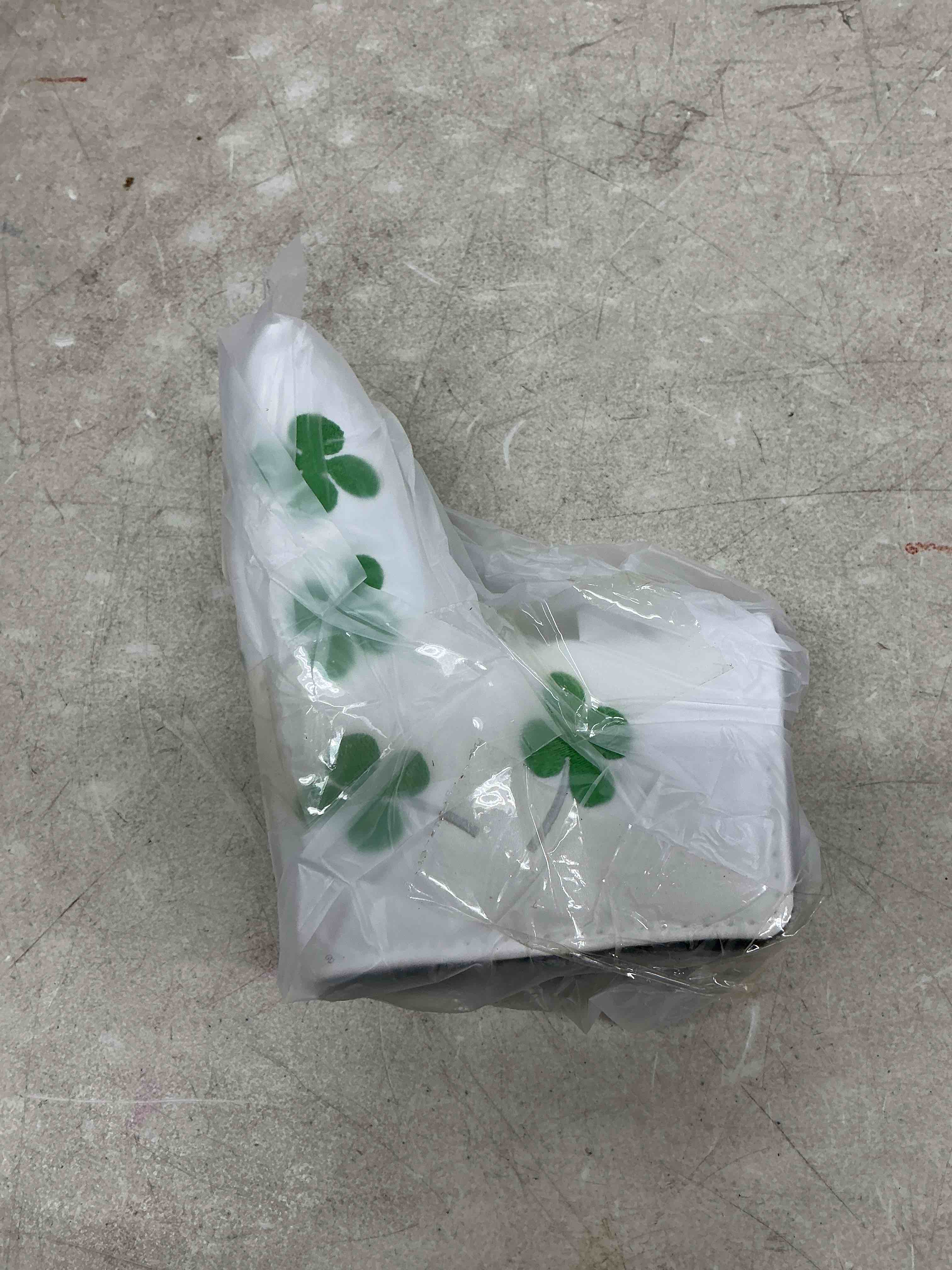 Condition photo showing Good Condition for seacloud golf putter cover blade head cover four leaf clover pattern with v-closure luck for golf headcover
