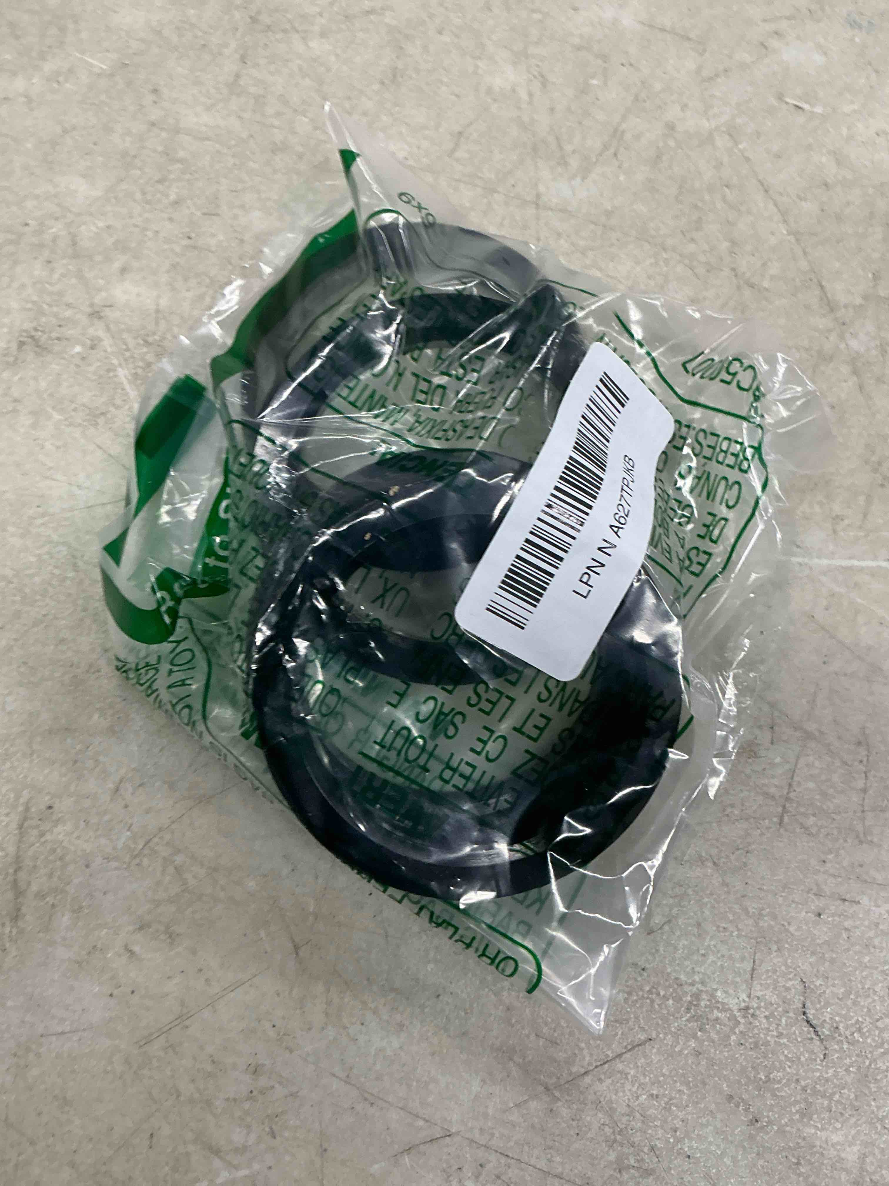 Condition photo showing Good Condition for 4 pcs car wheel hub centric rings, 73.1-60.1mm hubrings hub reducing ring hubcentric rings, automotive accessories wheel hub center shaft shock absorbing collar adapter ring for most cars (black)