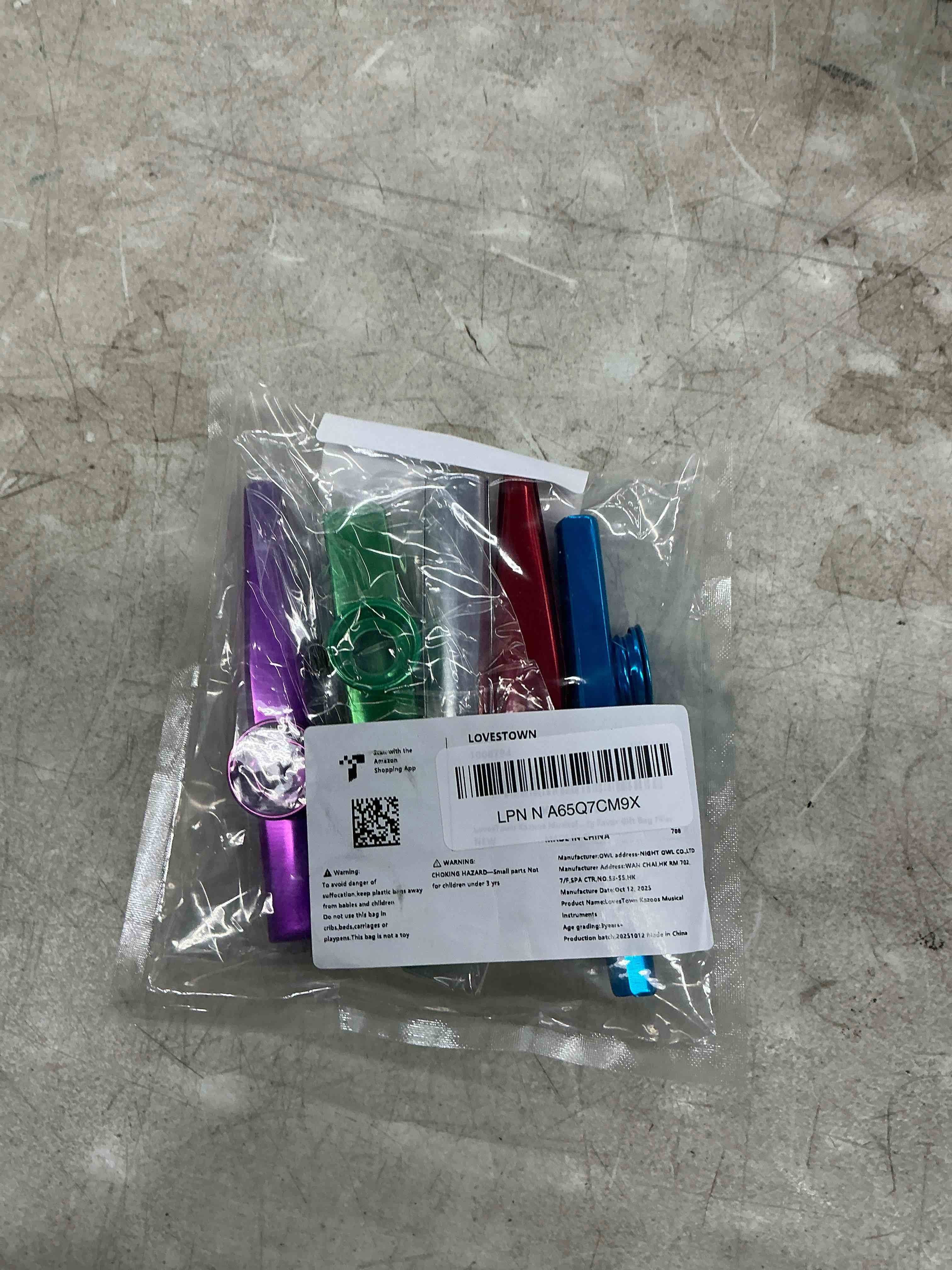Condition photo showing Good Condition for lovestown kazoos musical instruments for kids& adults party favors, 6 pcs metal kazoos flute for musical theme birthday party gift classroom price goodie bag stuffer educational music toys medium