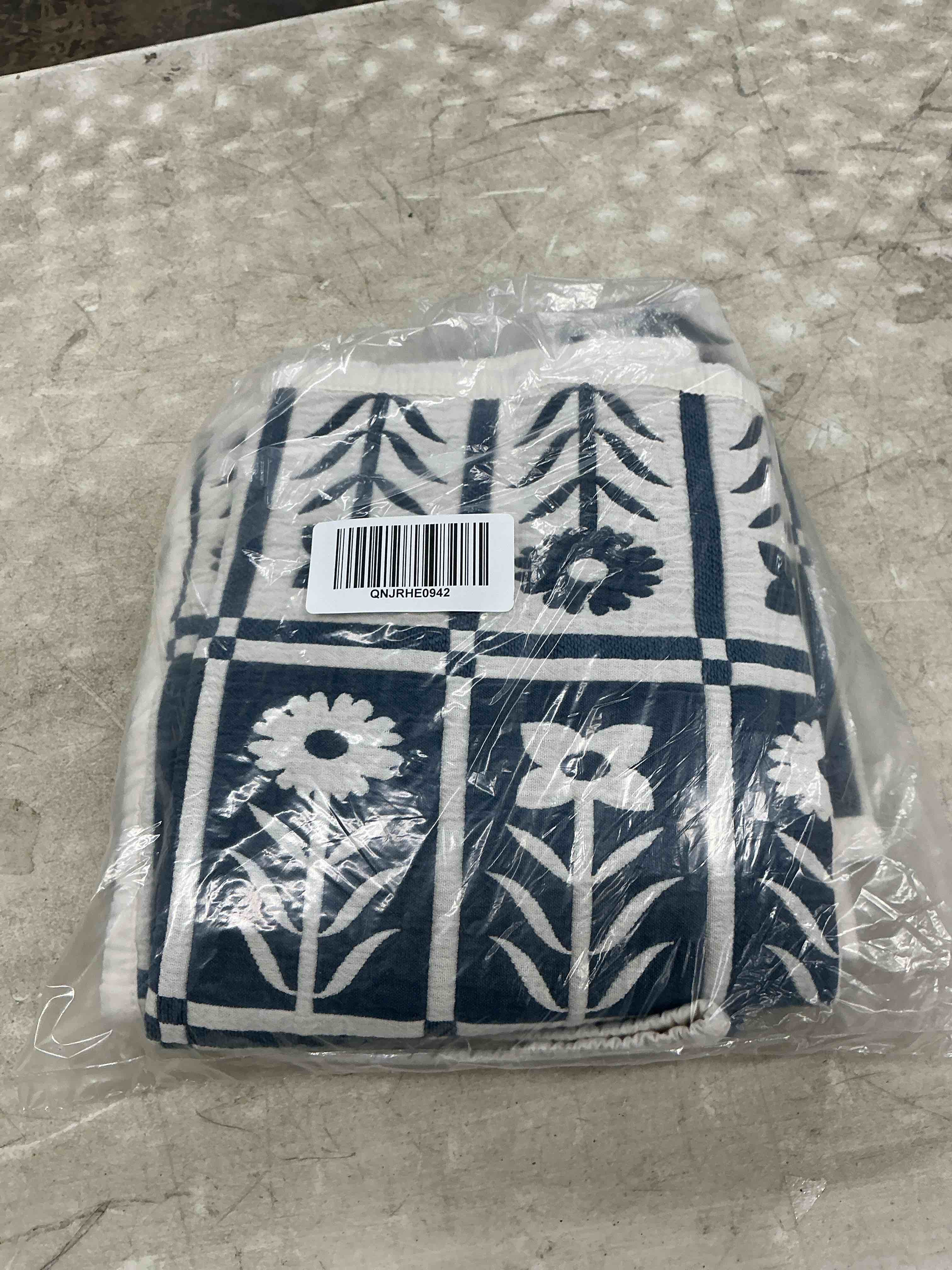Condition photo showing Good Condition for organic cotton jacquard floral coverlet set, king/cal king, glacier blue