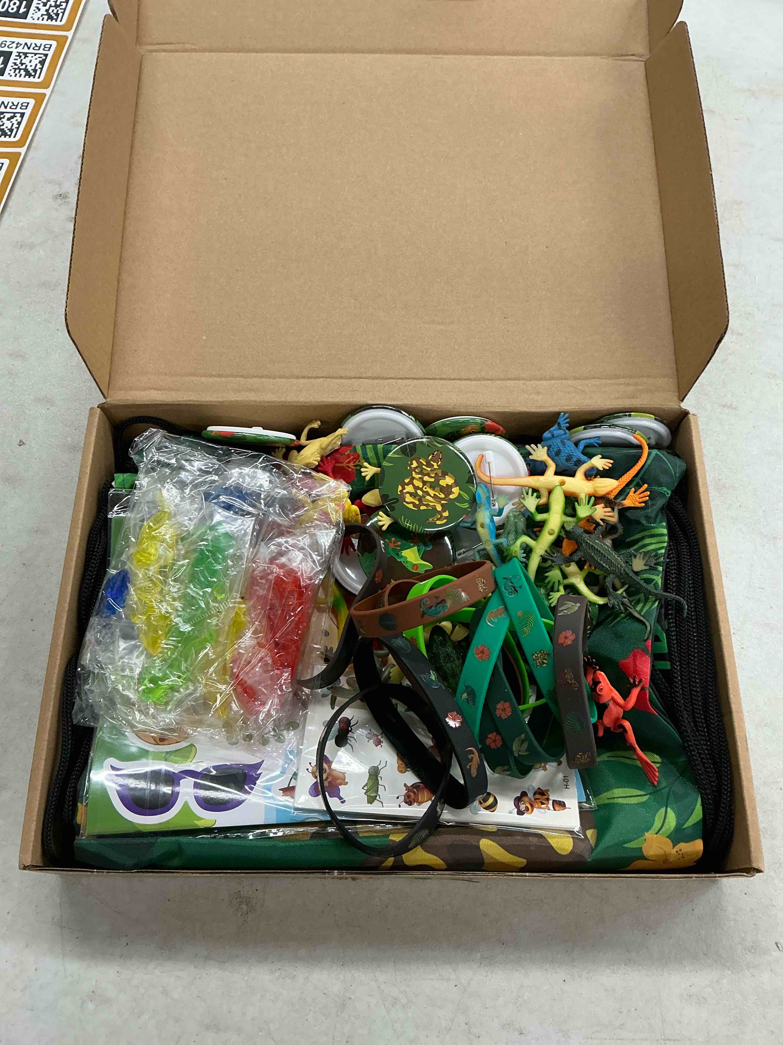 Condition photo showing Good Condition for paterr 94 pcs reptile party favors reptile birthday party supplies decorations include gift bags slap bracelets badges tattoos stickers frog lizard toys stretchy sticky toys for boy girl