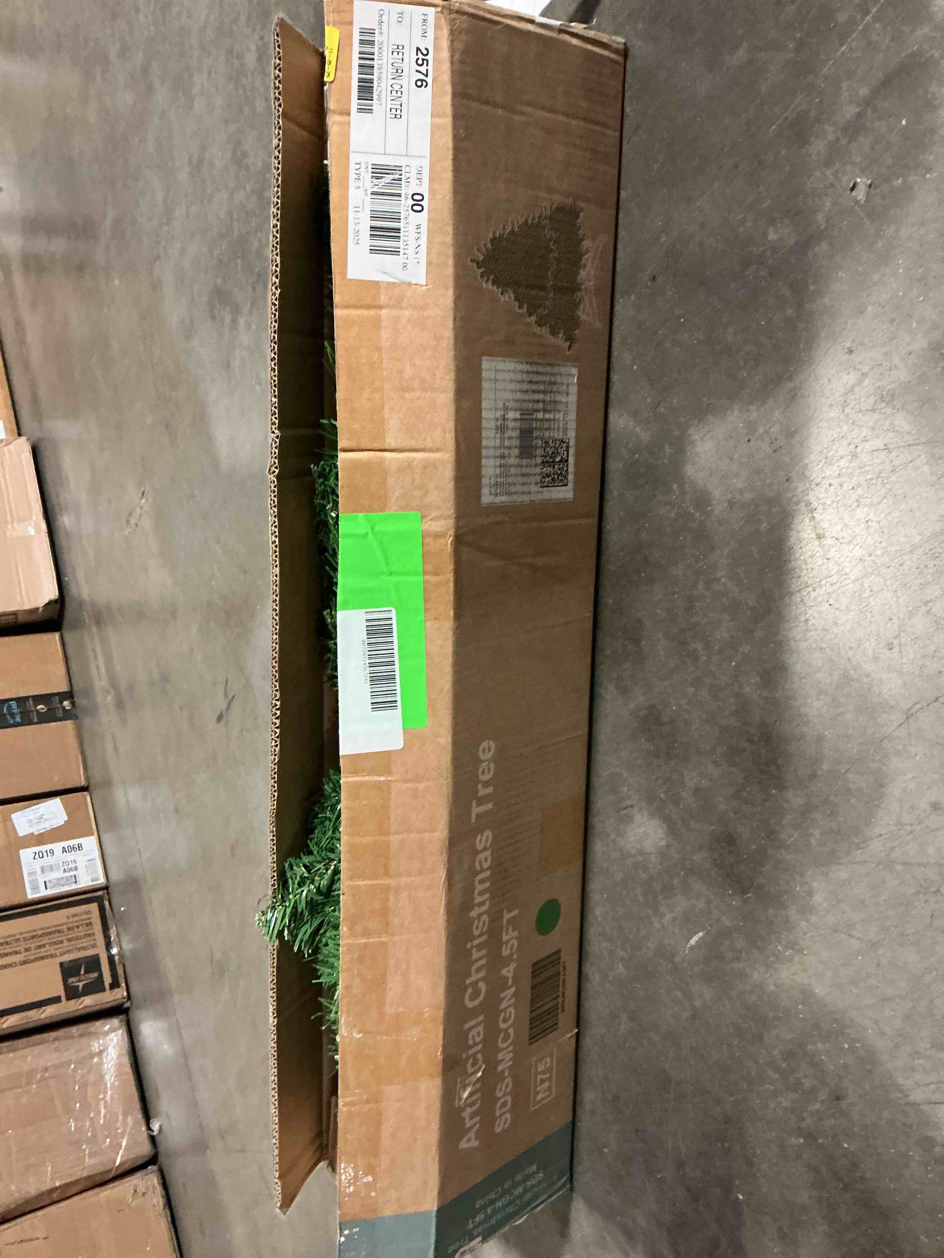 EDX 6ft Pre-lit Snow Flocked Artificial Christmas Tree, Prelighted Artificial Xmas Tree, With 700 Branch Tips, 250 Incandescent Lights & Foldable Base, For Home, Office, Party Decor