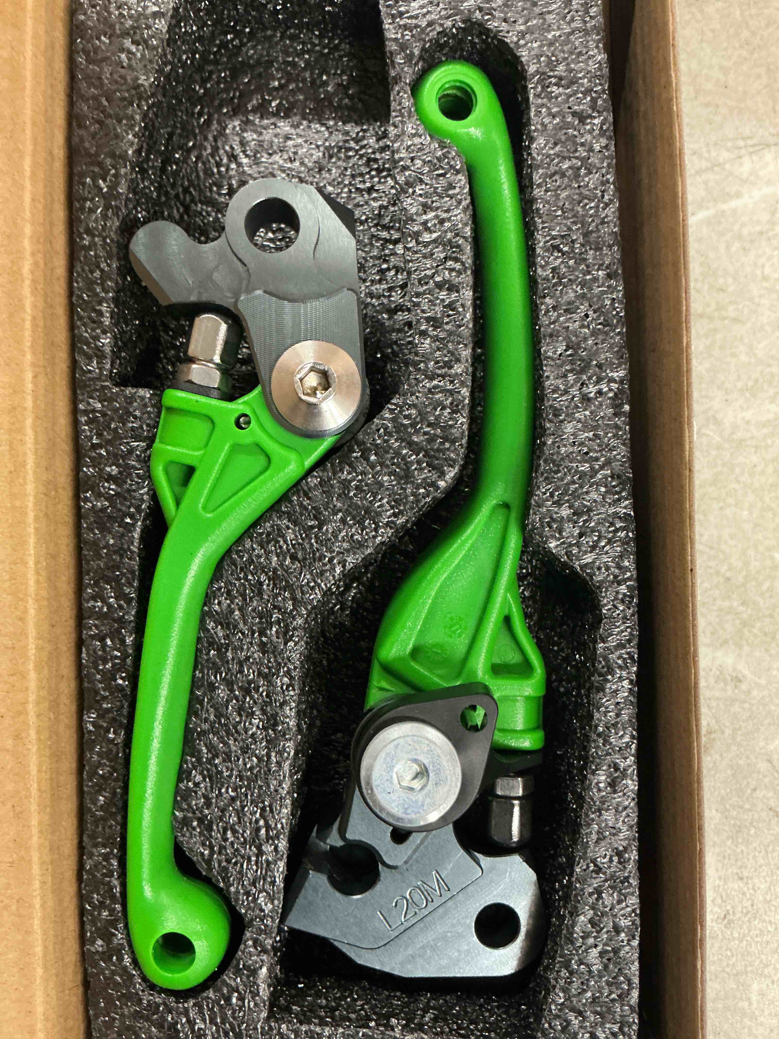 Condition photo showing Good Condition for changcheng cnc aluminum dirt bike clutch brake lever for kx 65 85 100 112 | brake and clutch lever set for kx65 10-26/kx85 14-25/kx100 11-21/kx112 22-25/rmz250 07-25-sturdy&comfortable grip-green