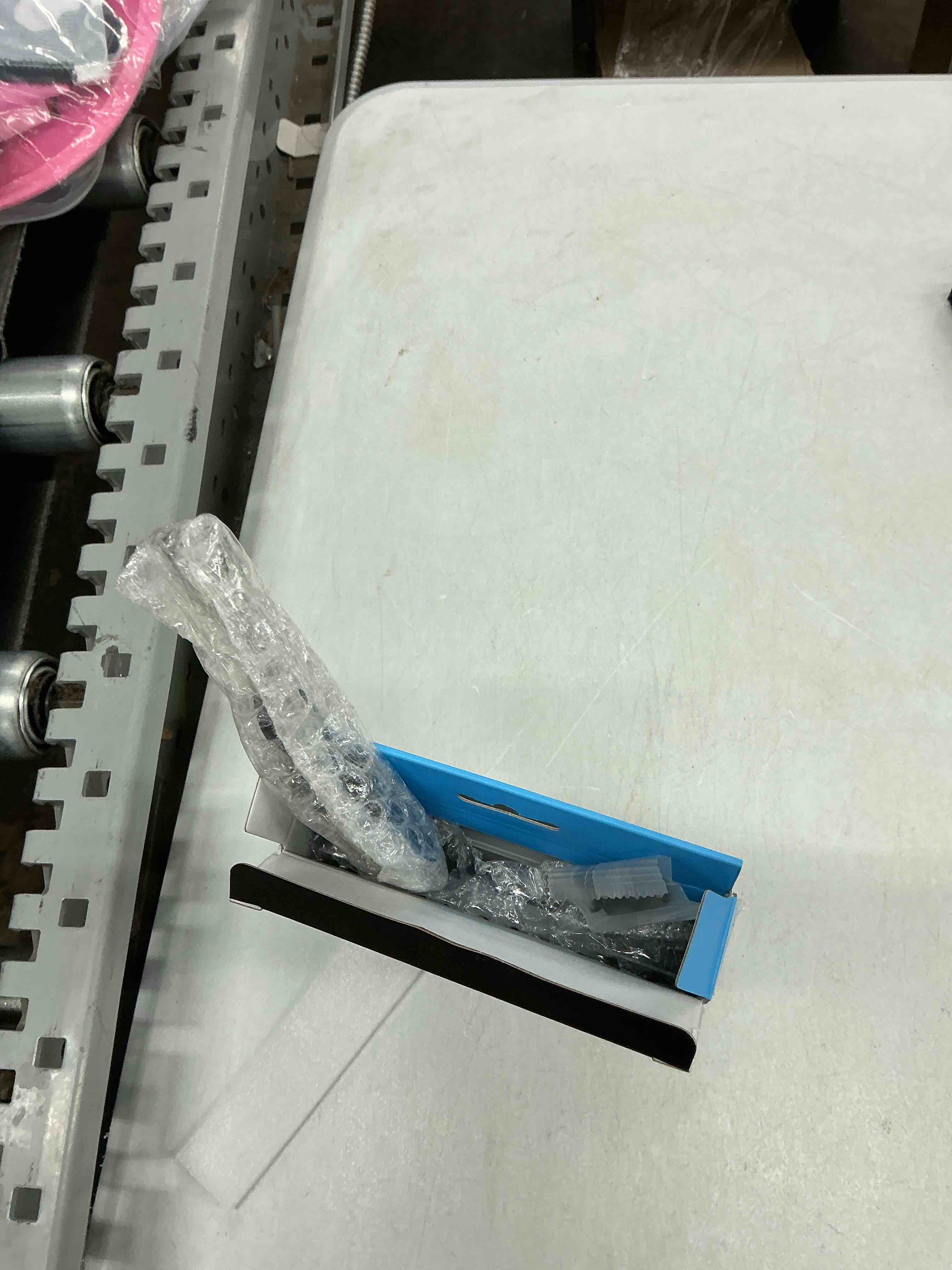 Condition photo showing New/Like New for lian li uni fan sl wireless-120-reverse blade-no controller-black-12rsl1w1b led reverse blade 1 x 120mm, black