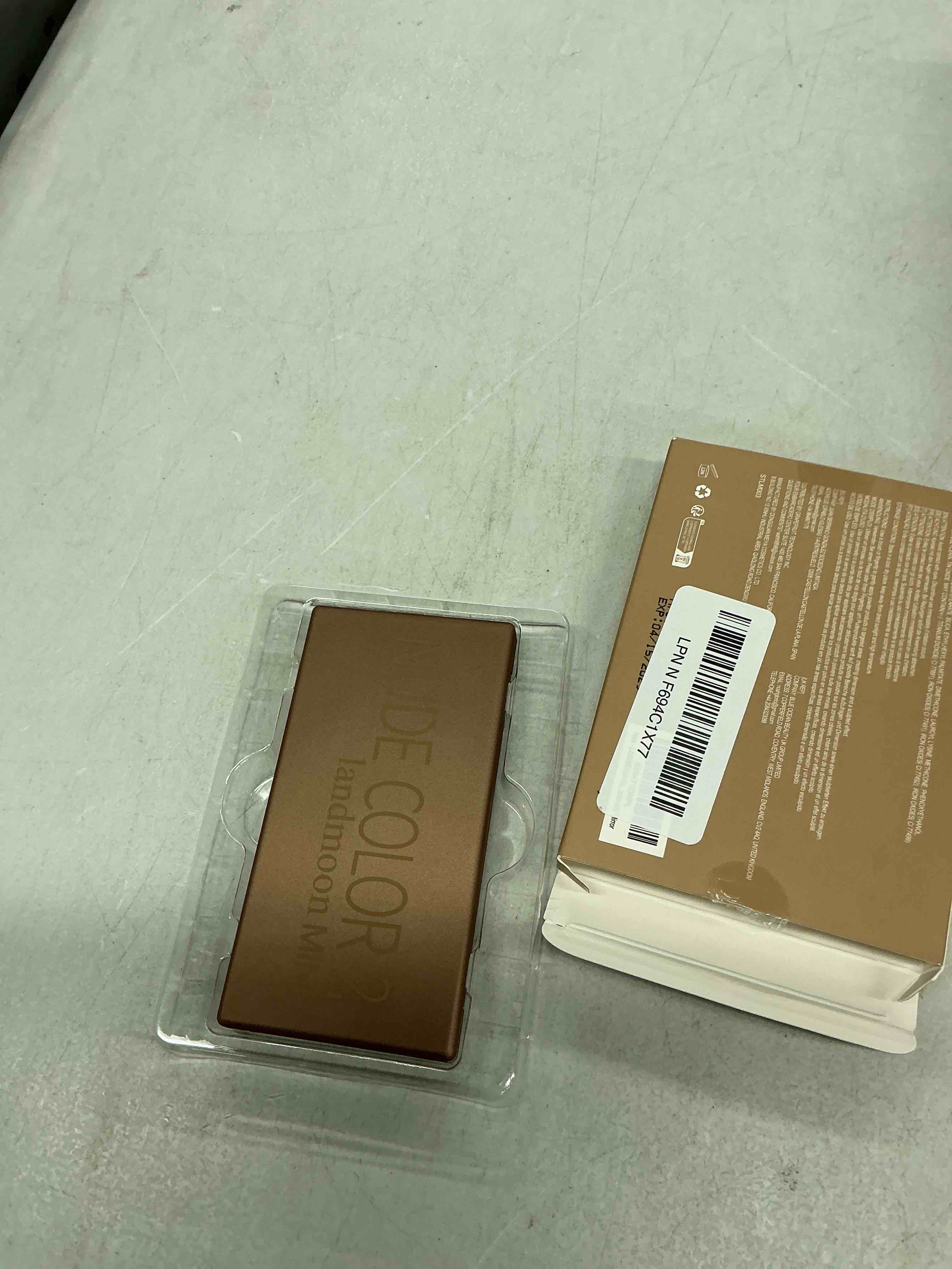 Condition photo showing New/Like New for neutral nude matte mini eyeshadow palette, 6 colors smoky taupe & brown travel size eye shadows, highly pigmented, long-lasting, vegan makeup palette with mirror for daily use