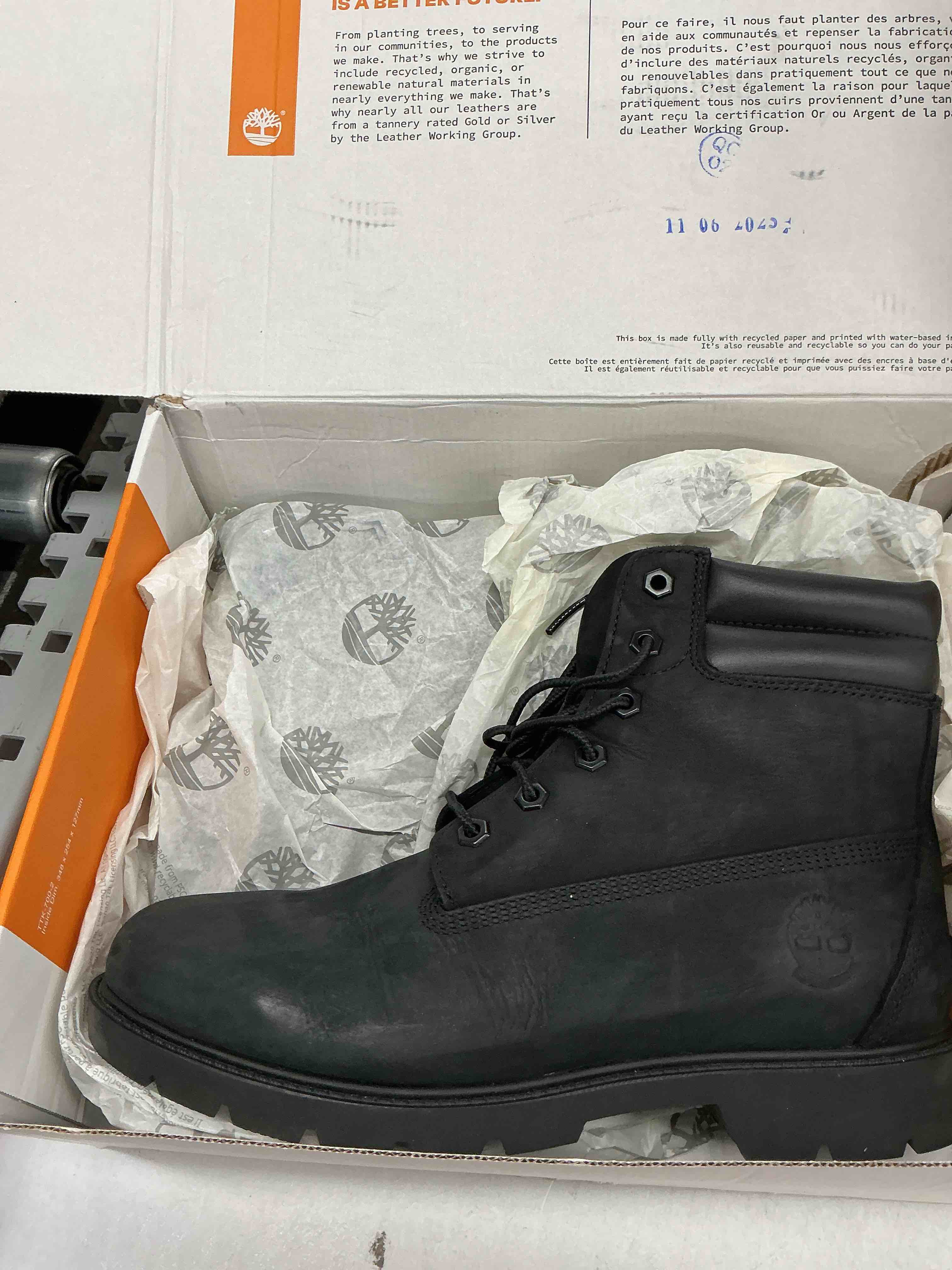 Condition photo showing New/Like New for timberland women's linden woods waterproof boots size 10 black