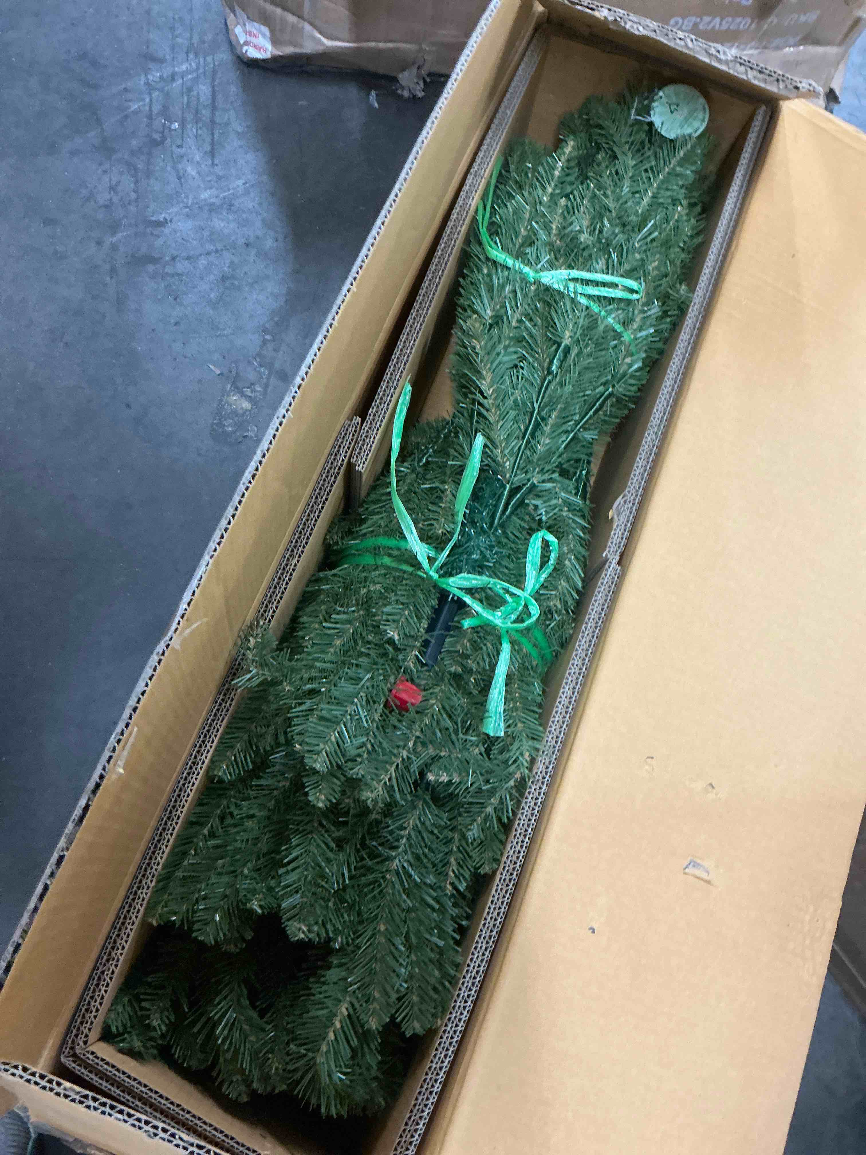 National Tree Company 4.5 ft Unlit Dunhill Fir Artificial Christmas Tree, 763 Tips, Includes Stand, Green 4ft 5in Tree