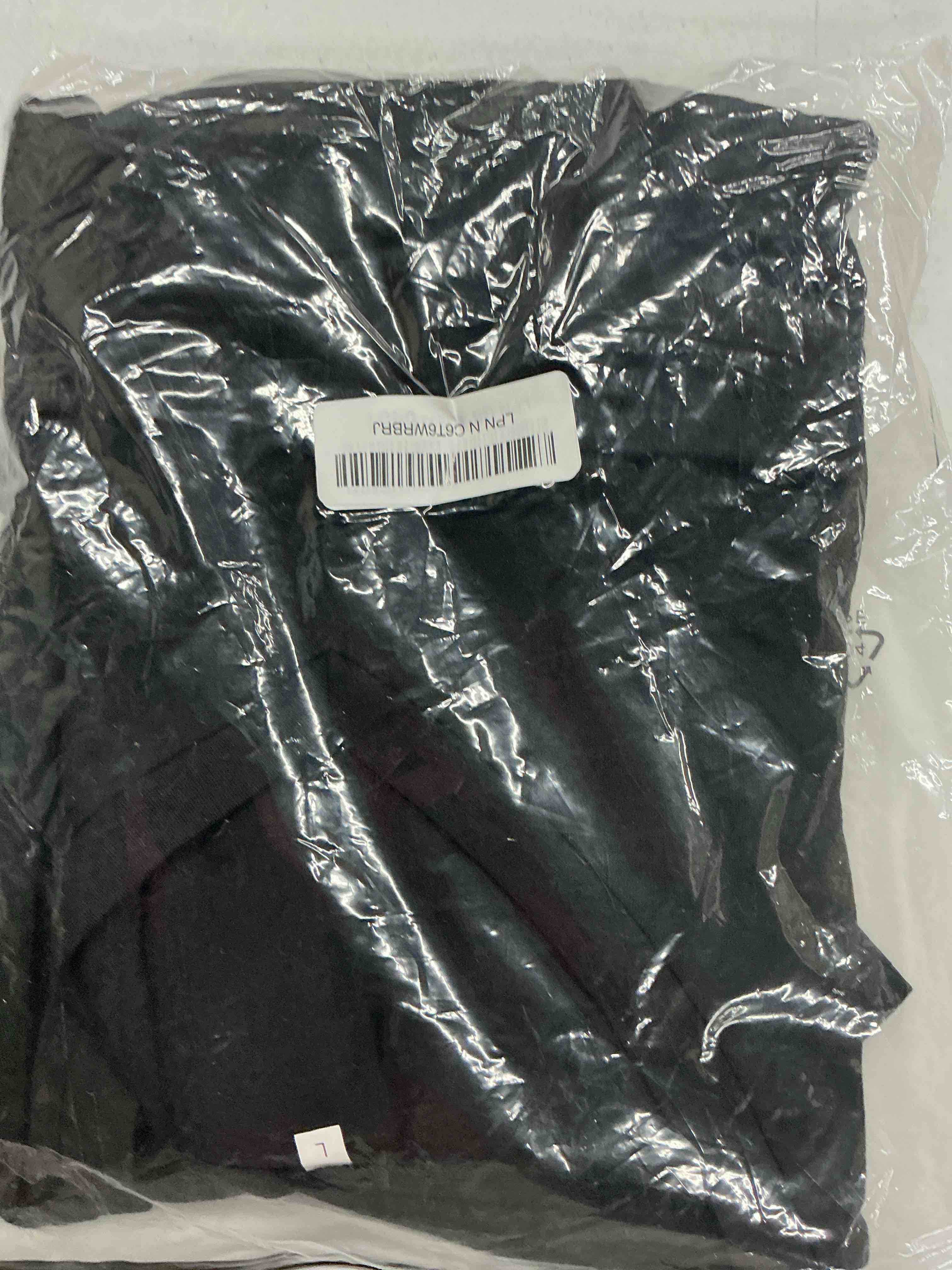 Condition photo showing Good Condition for kangaroo shirt for dad and baby with pouch - v neck t-shirt baby carrier black large