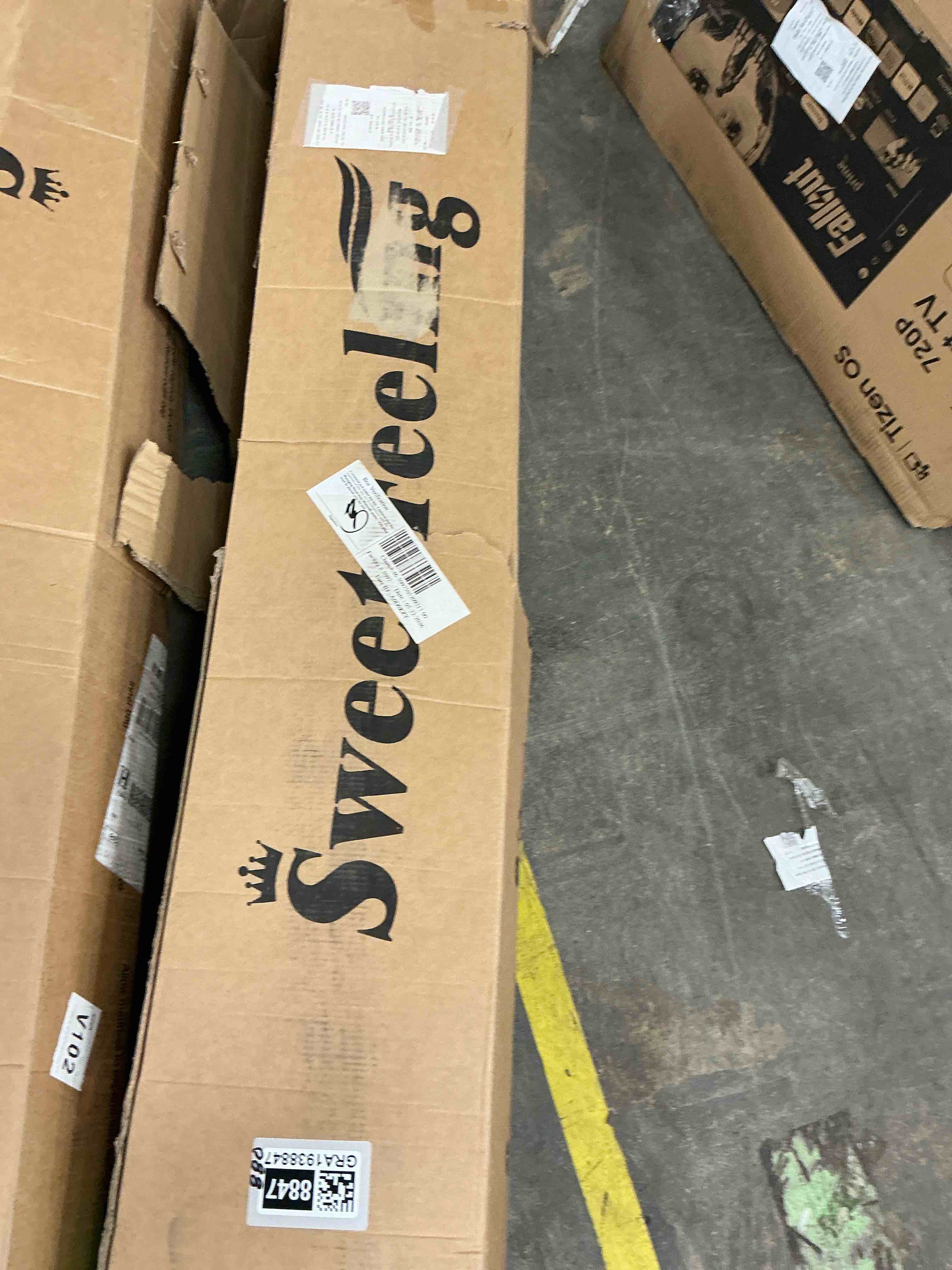 Condition photo showing New/Like New for full mattress 12 inch, memory foam & spring hybrid medium comfort full size in a box,adult