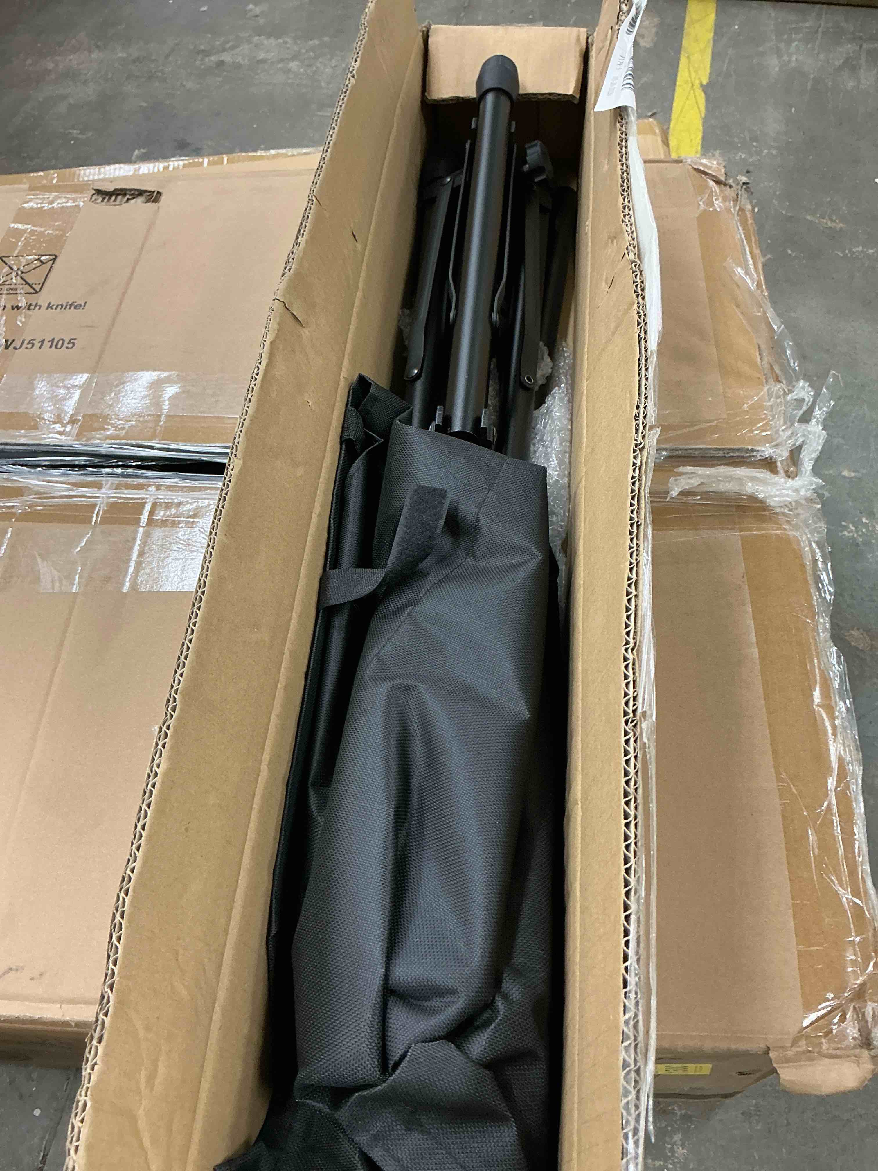 Condition photo showing Good Condition for hvkdieb background stand 10 x 7 ft (w x h) photo studio adjustable background stand kit with 2 stands, 5 background clips, crossbar, and carrying case for party event wedding photography