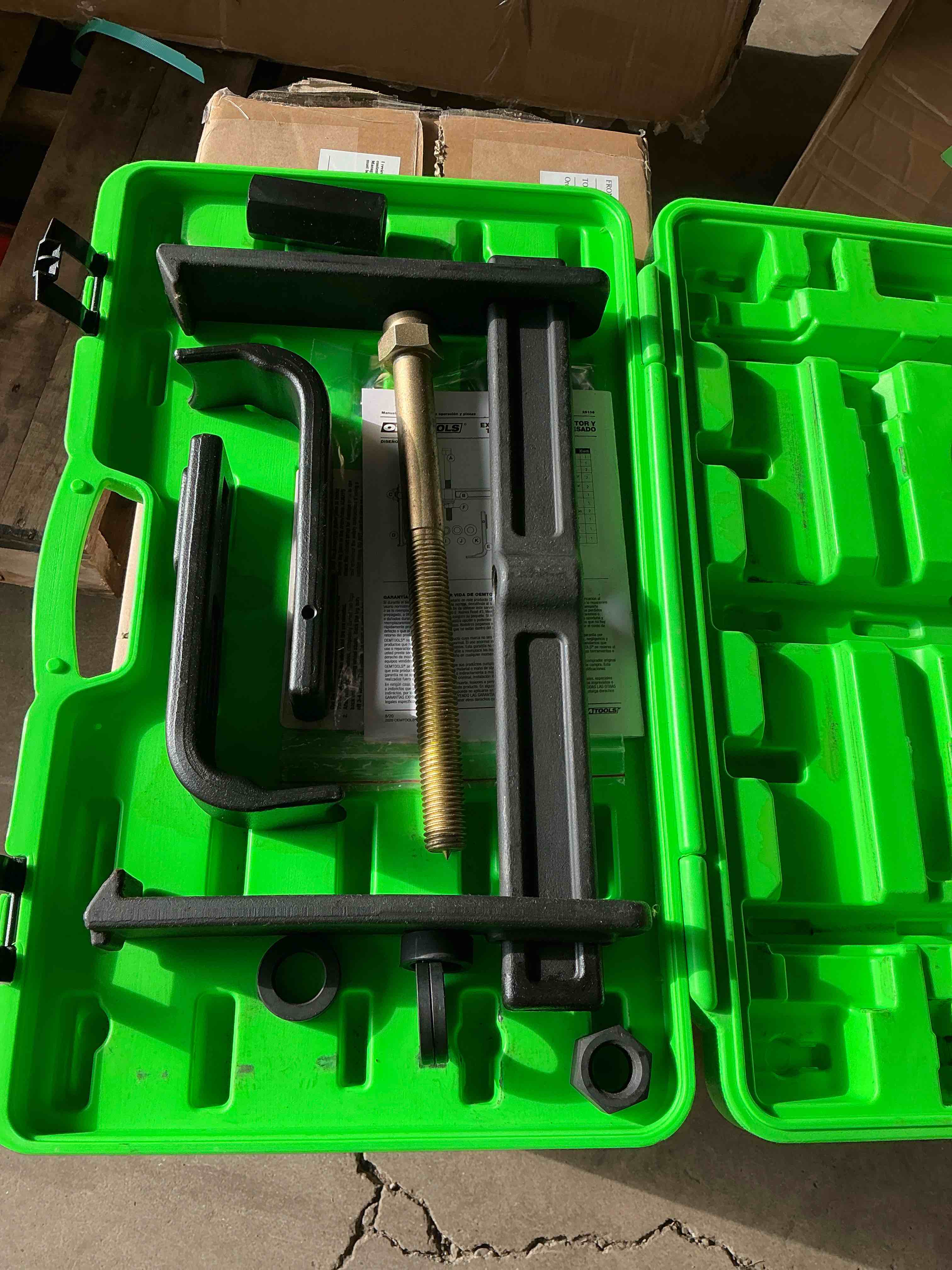 Condition photo showing Good Condition for OEMTOOLS 25106 Brake Drum and Rotor Puller