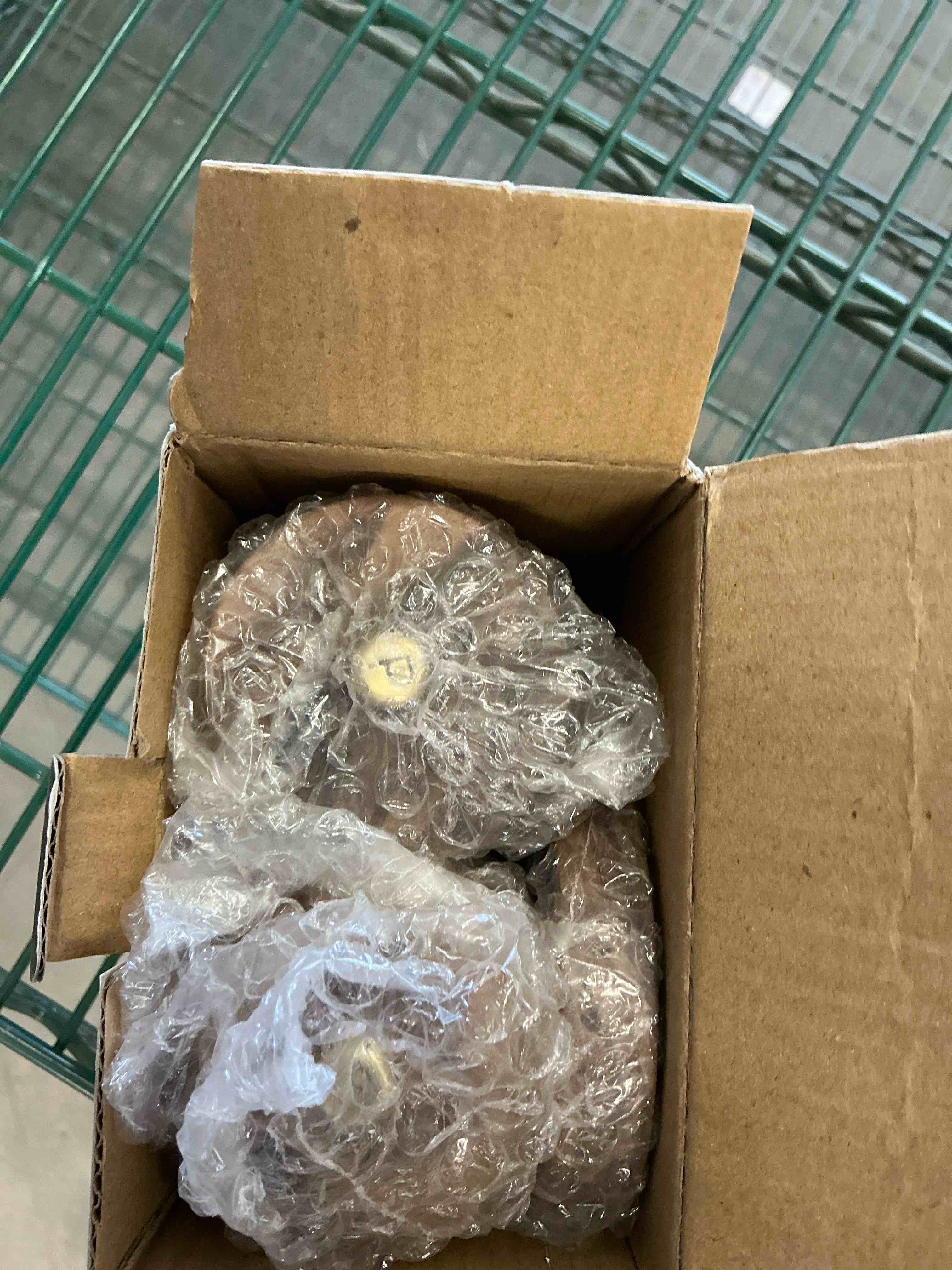 Condition photo showing New/Like New for DeroTeno Salt and Pepper Grinder Set with Tray, Adjustable Ceramic Grinder Salt Mill, Stainless Stee