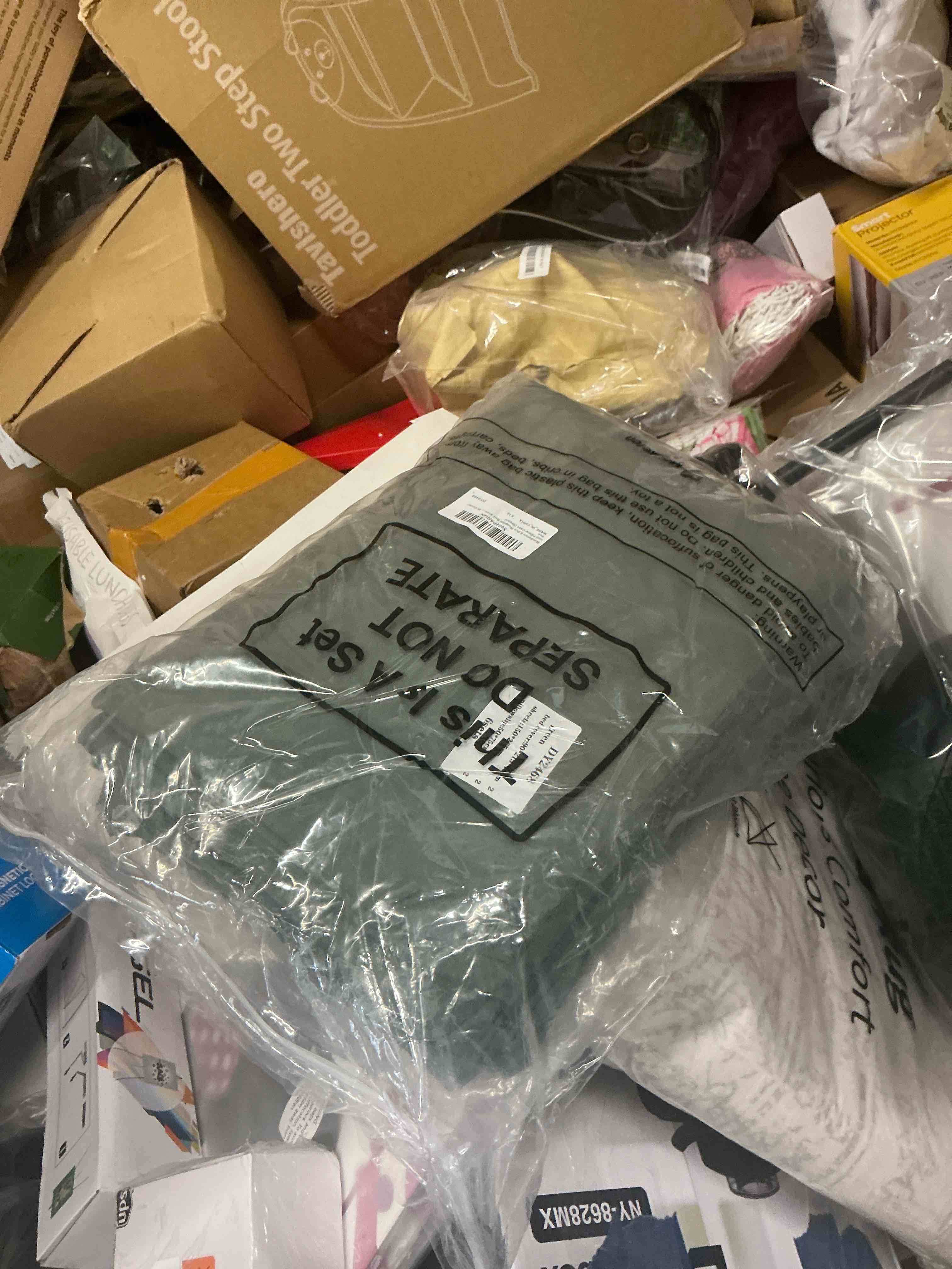 Condition photo showing Good Condition for Moukeren 6 Pcs Hospital Bed Sheets Set Deep Pocket Fitted Sheet 36 with Elastic All Around Easy Care Knitted Jersey for Home/Nursing Home (Green)