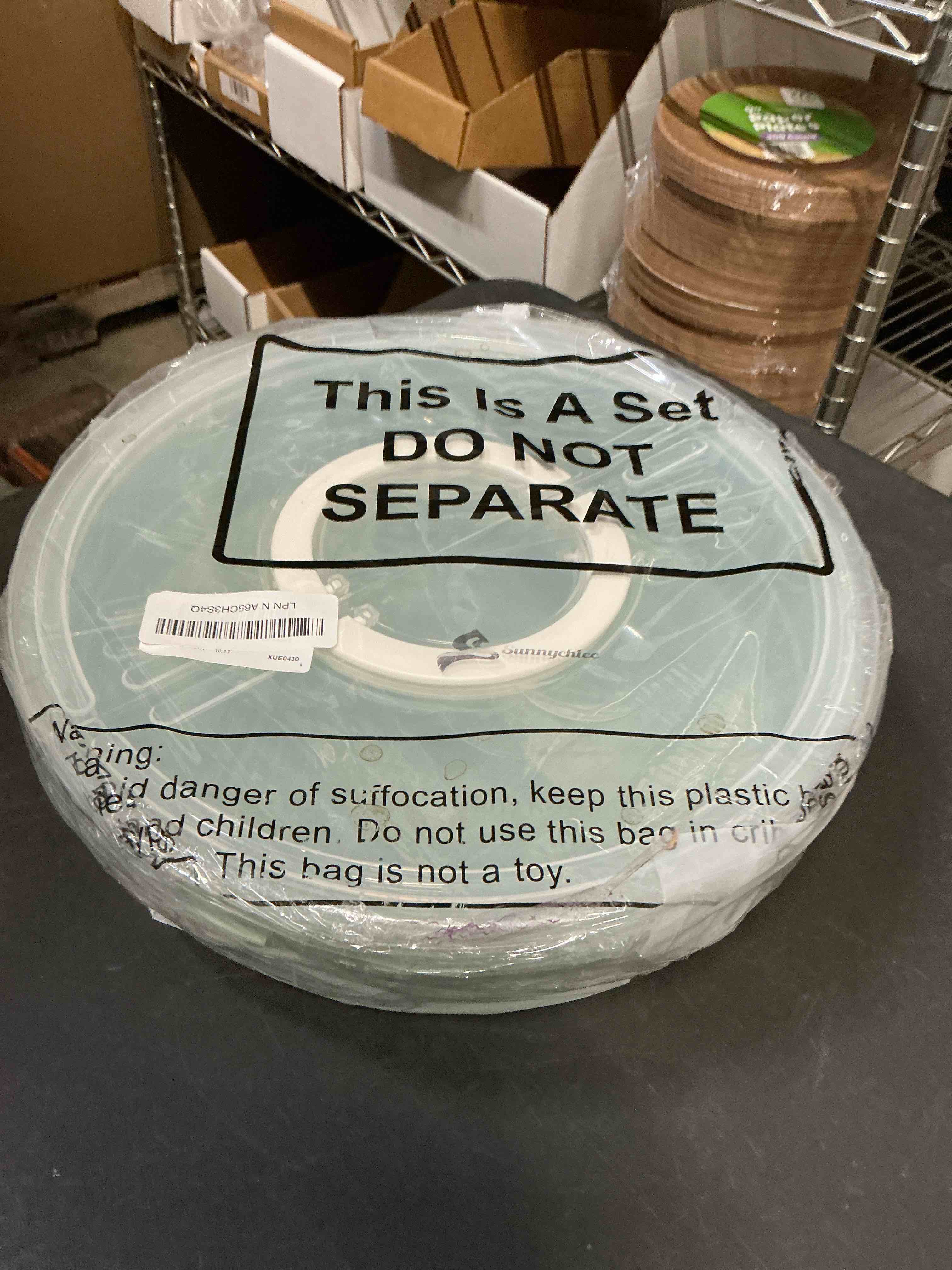 Condition photo showing New/Like New for 2 Pcs 12 Inch Pie Carrier with Lid and Handle Plastic Round Food Storage Container Reusable Pizza Box Pizza Keeper Pie Holder with Lid for Leftover Food Cake Tortilla Pastry Cheesecake