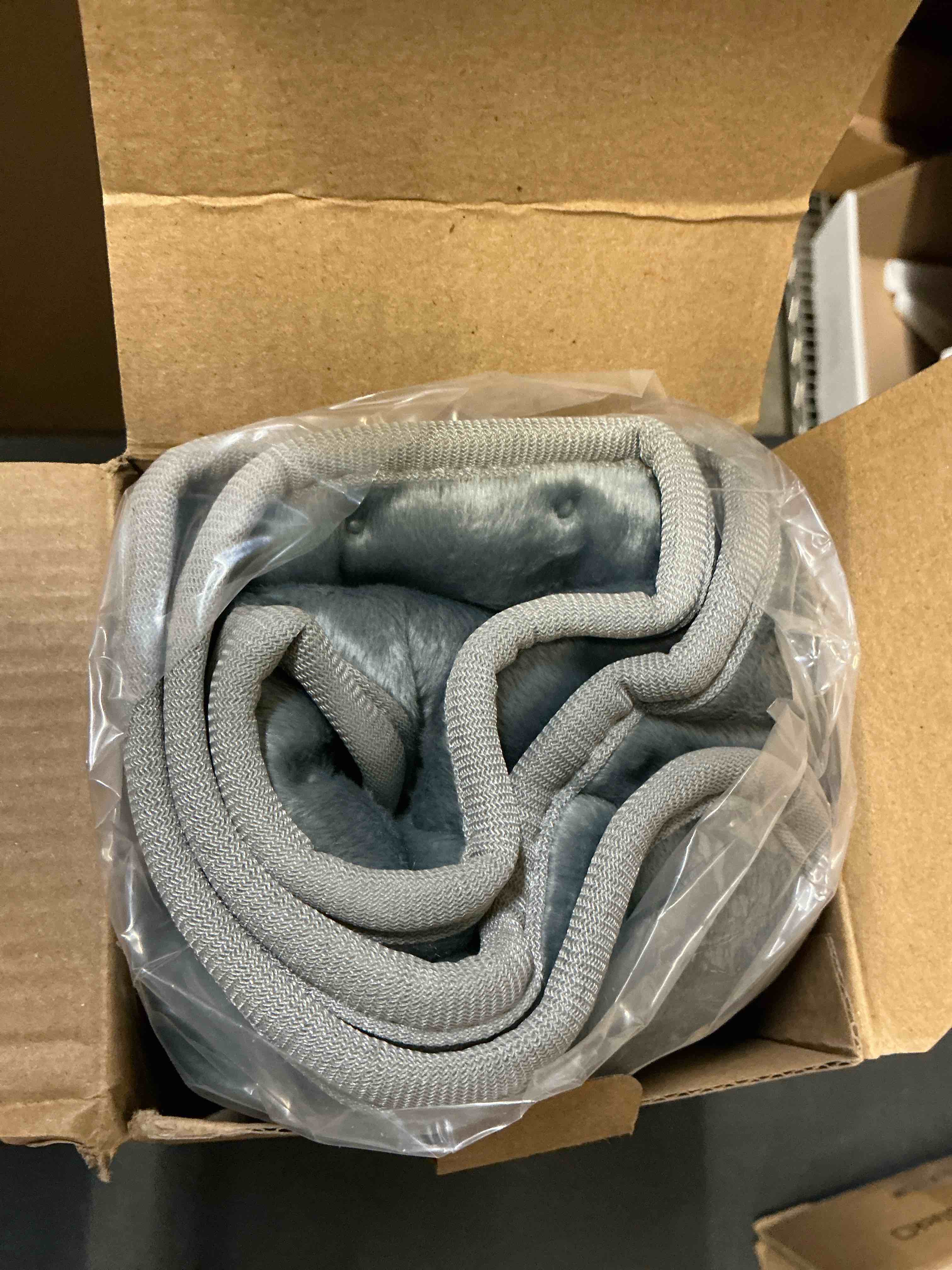 Condition photo showing New/Like New for Deepsoon Heating Pad,Electric Heating Pads for Back,Neck,Abdomen,Moist Heating Pad for Shoulder,Knee,Arms,Legs,Dry/Moist Heat & Auto Shut Off,Christmas Gifts for Men and Women,Light Gray,40x20 Inch Light Gray 40x20 Inch