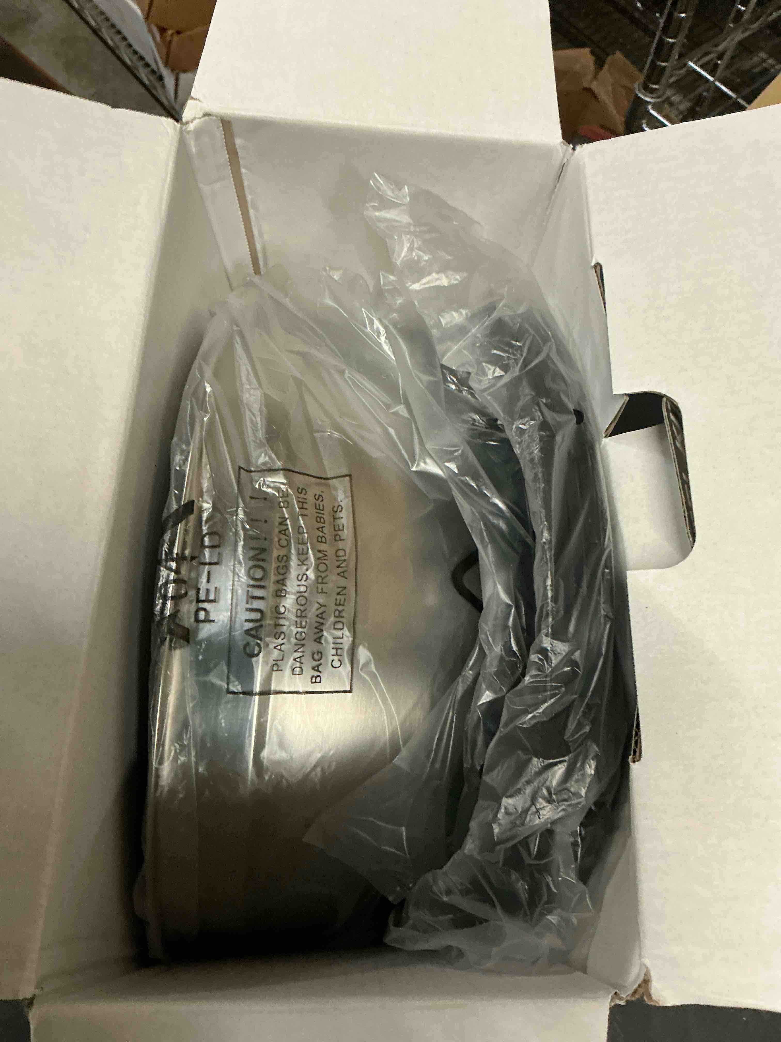 Condition photo showing New/Like New for E-far Mixing Bowls with Lids, 6-Piece Stainless Steel Salad Bowls Metal Nesting Bowls for Baking Cooking and Prepping, Airtight Lids & Stackable Design, Size 4.5, 3, 1.5 QT (Black) Black 6 Piece